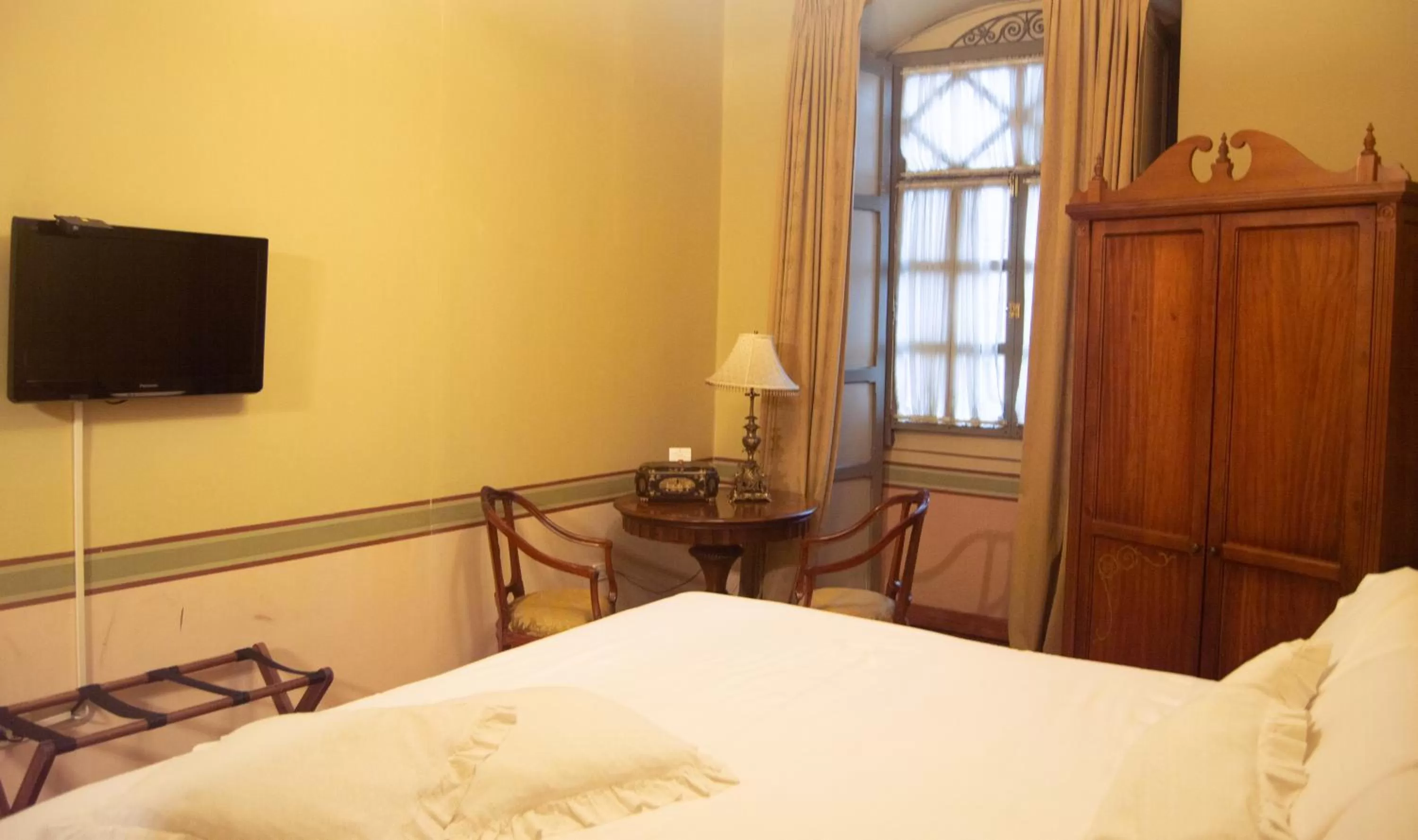 Restaurant/places to eat, Bed in Hotel Carvallo