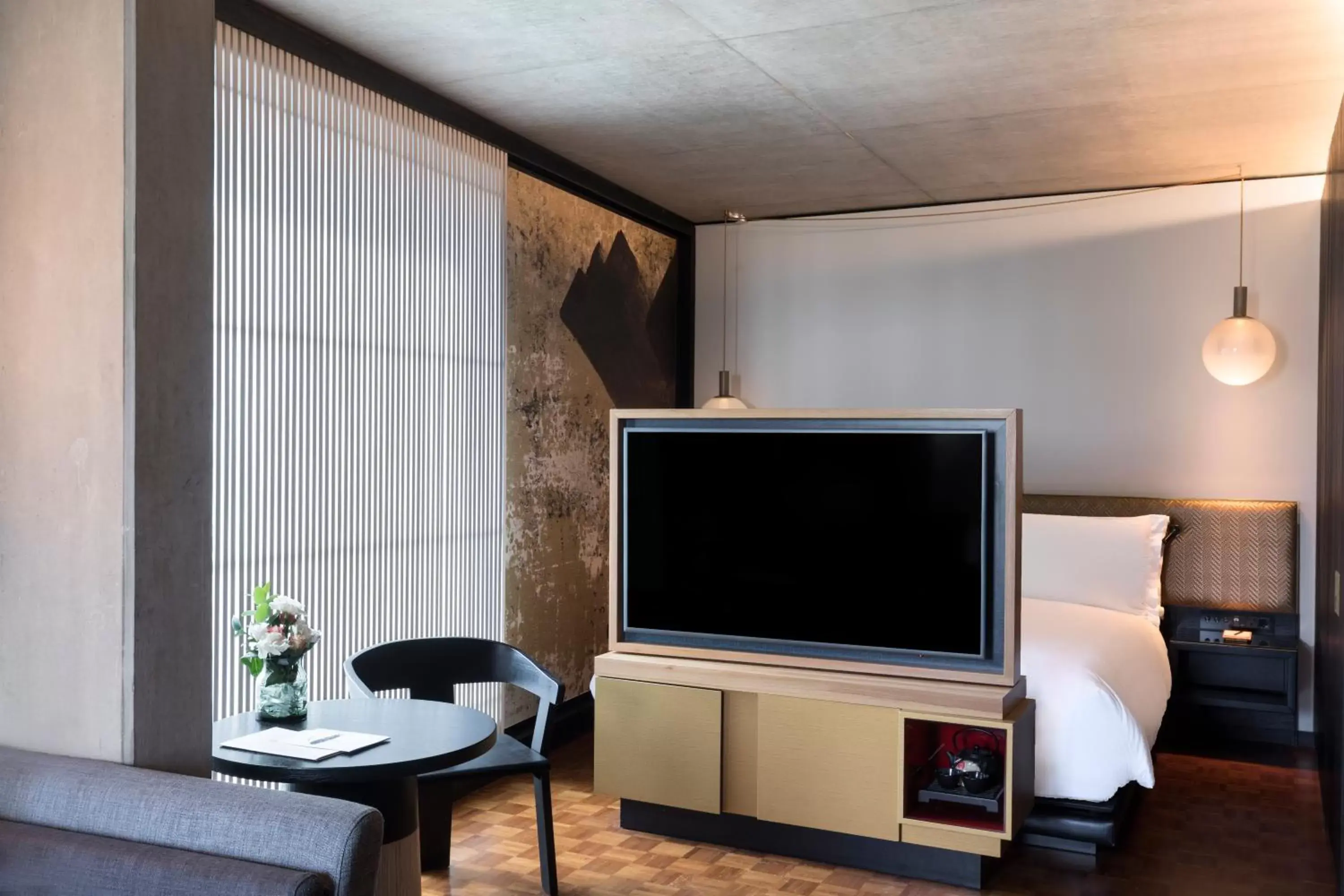 Bedroom, TV/Entertainment Center in Nobu Hotel London Shoreditch
