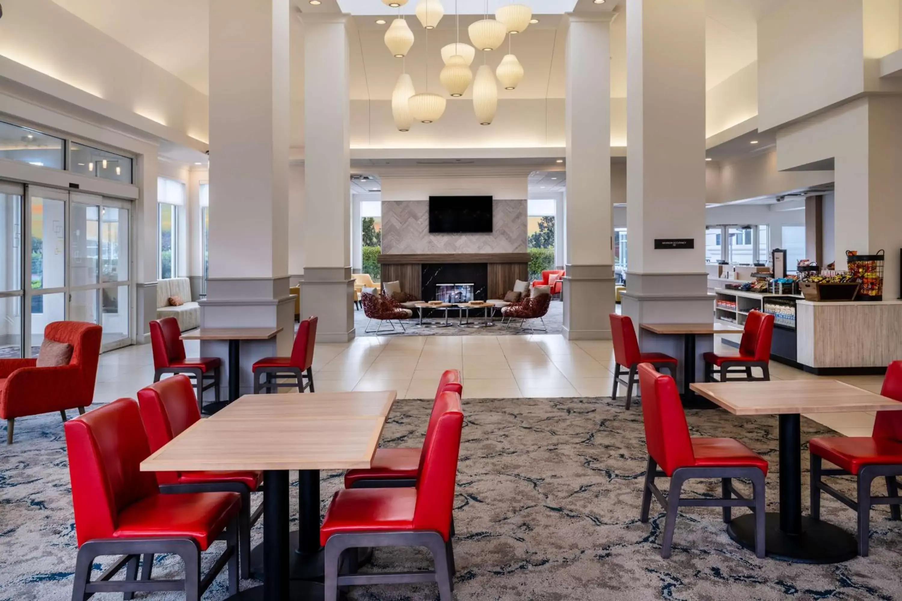 Lobby or reception, Restaurant/Places to Eat in Hilton Garden Inn Bakersfield