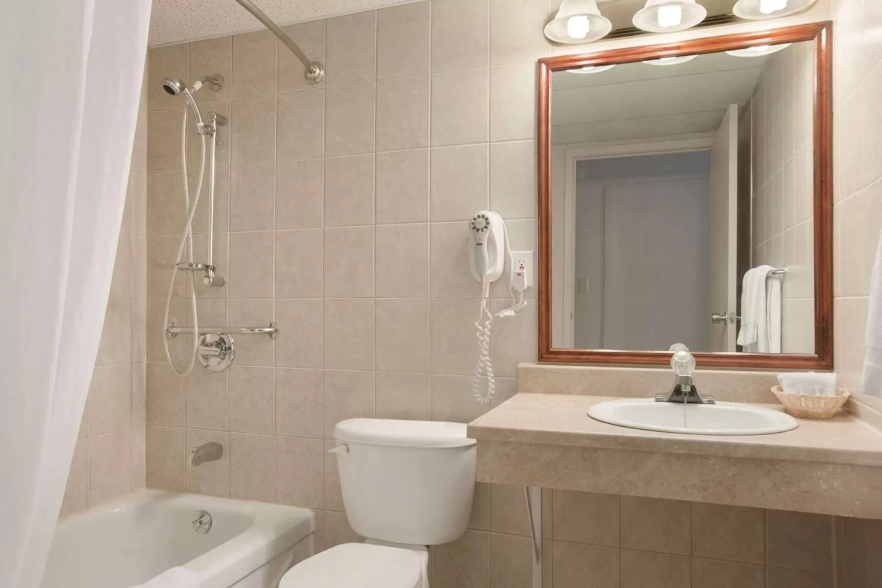 Bathroom in Travelodge by Wyndham Cambridge - Waterloo
