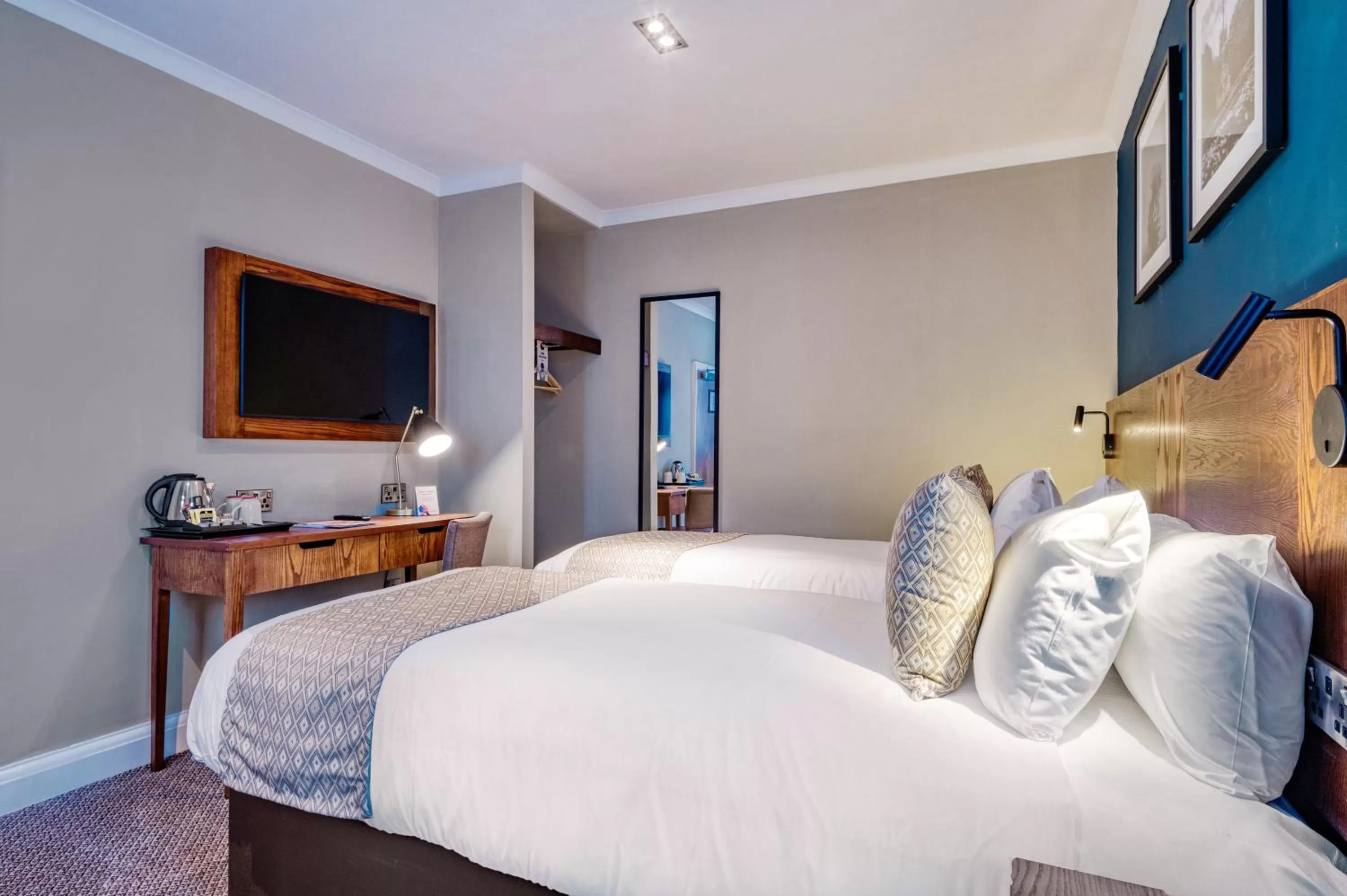 Bed in Toby Carvery Edinburgh West by Innkeeper's Collection