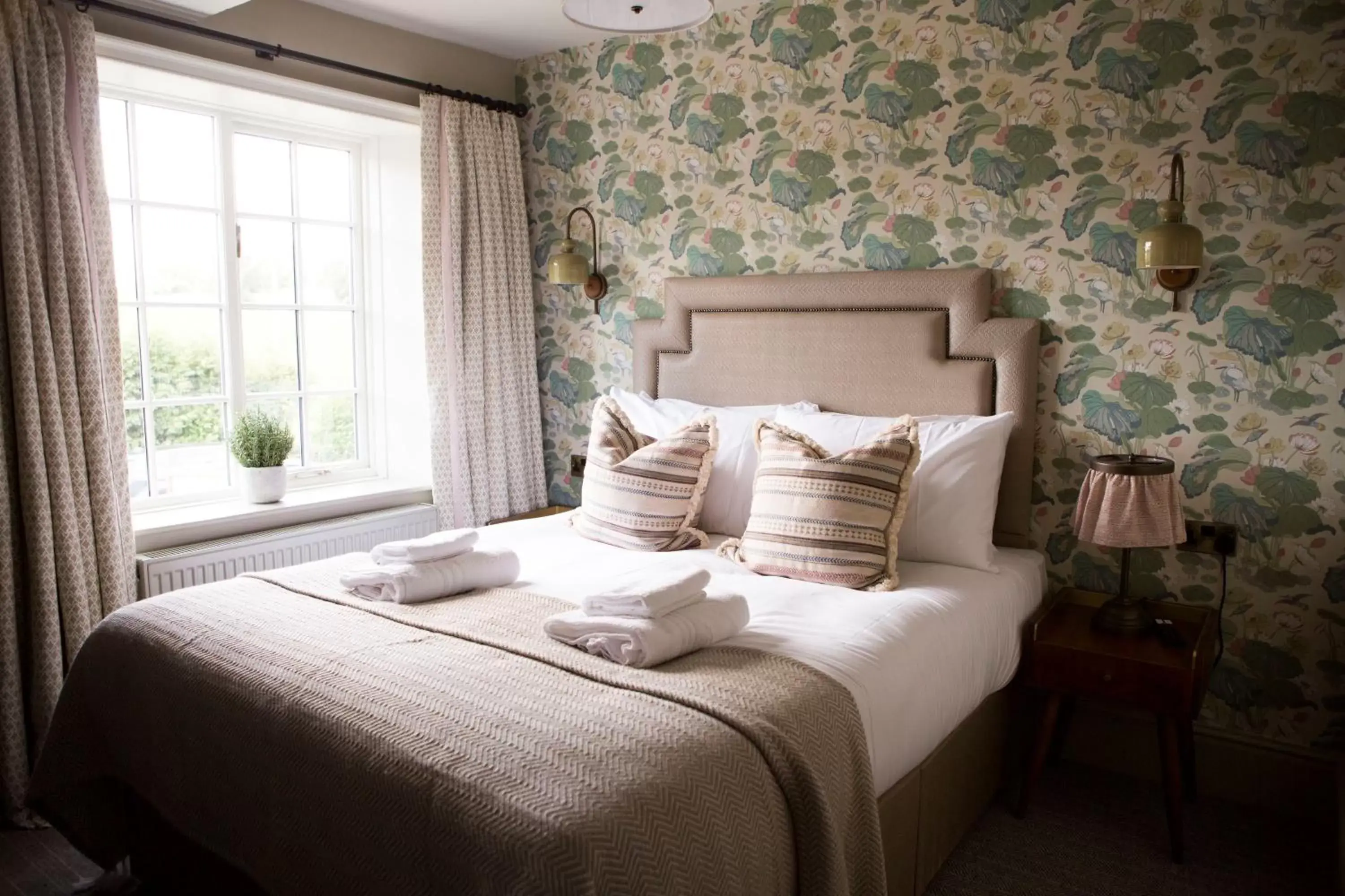 Bedroom, Bed in Alvanley Arms, Cotebrook