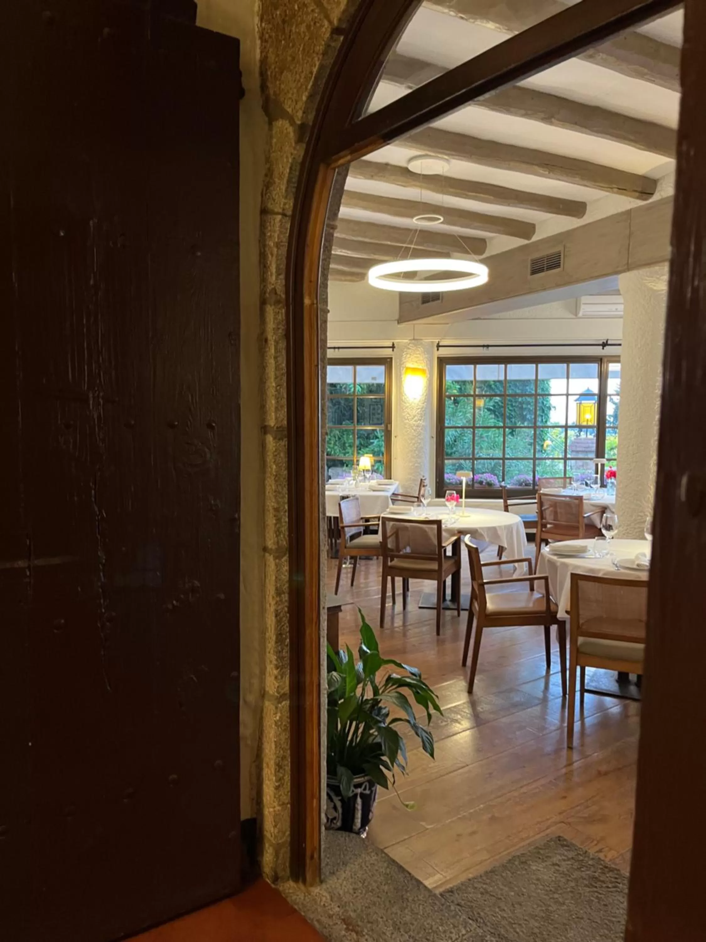 Restaurant/places to eat in Hostal de la Plaça - Hotel Boutique