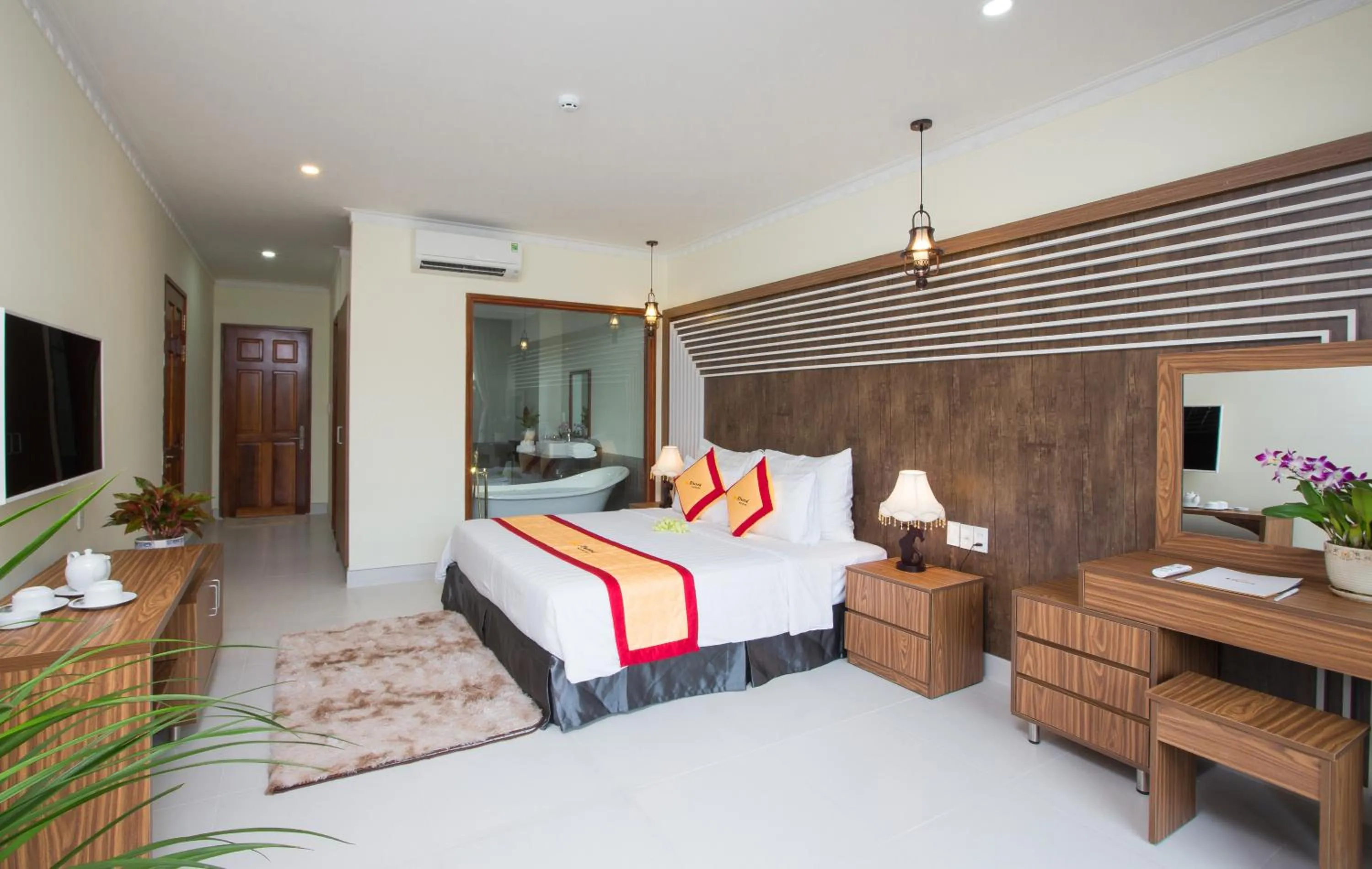 Bed in Elwood Premier Resort Phu Quoc