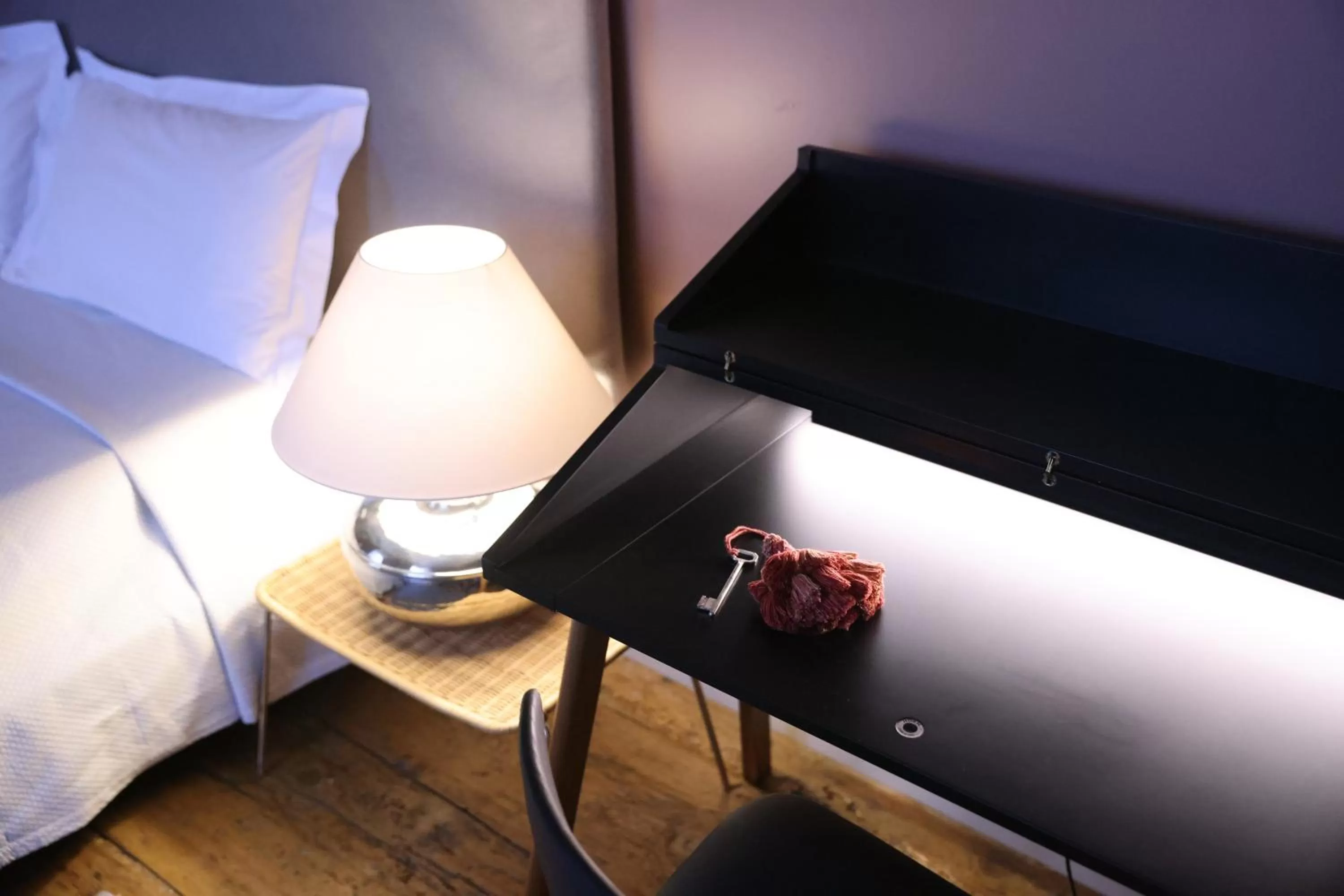 Bed, TV/Entertainment Center in Sessius1622