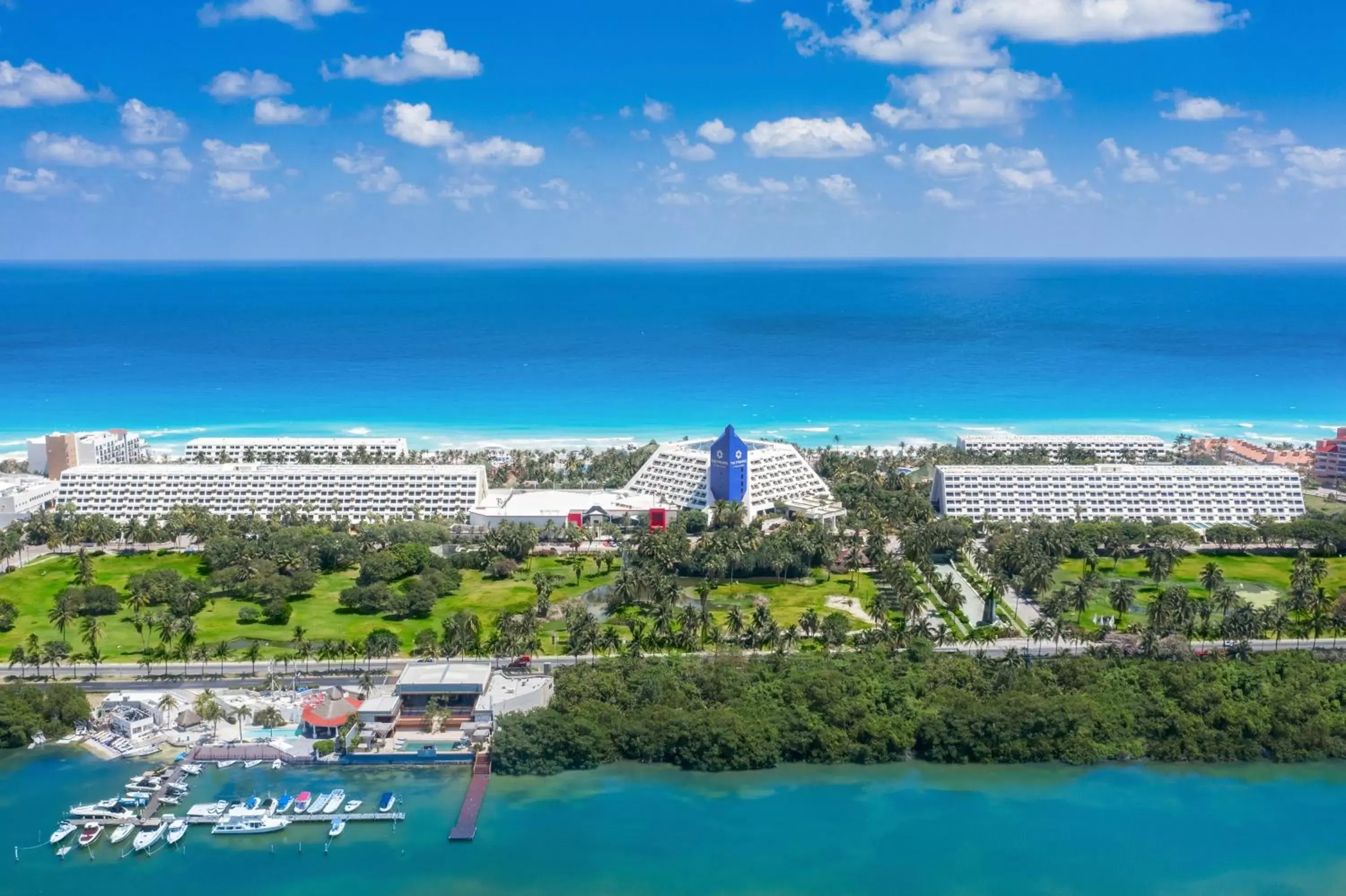 Bird's eye view, Bird's-eye View in The Pyramid Cancun - All Inclusive