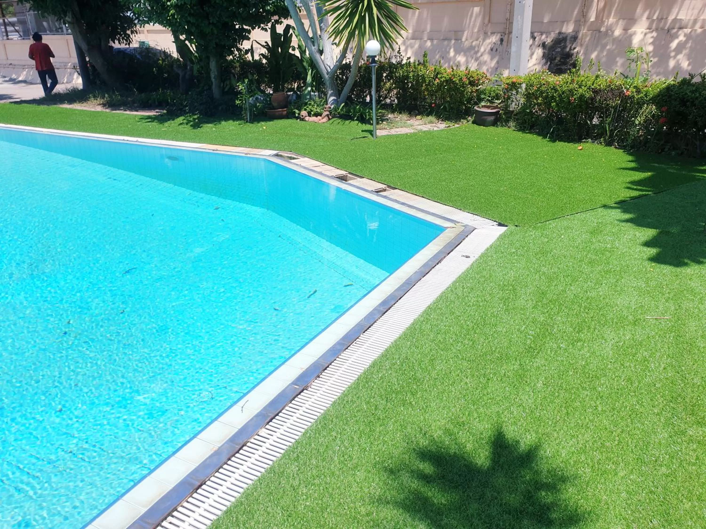 Swimming pool in โรงแรม ชาโตว์วิสต้า