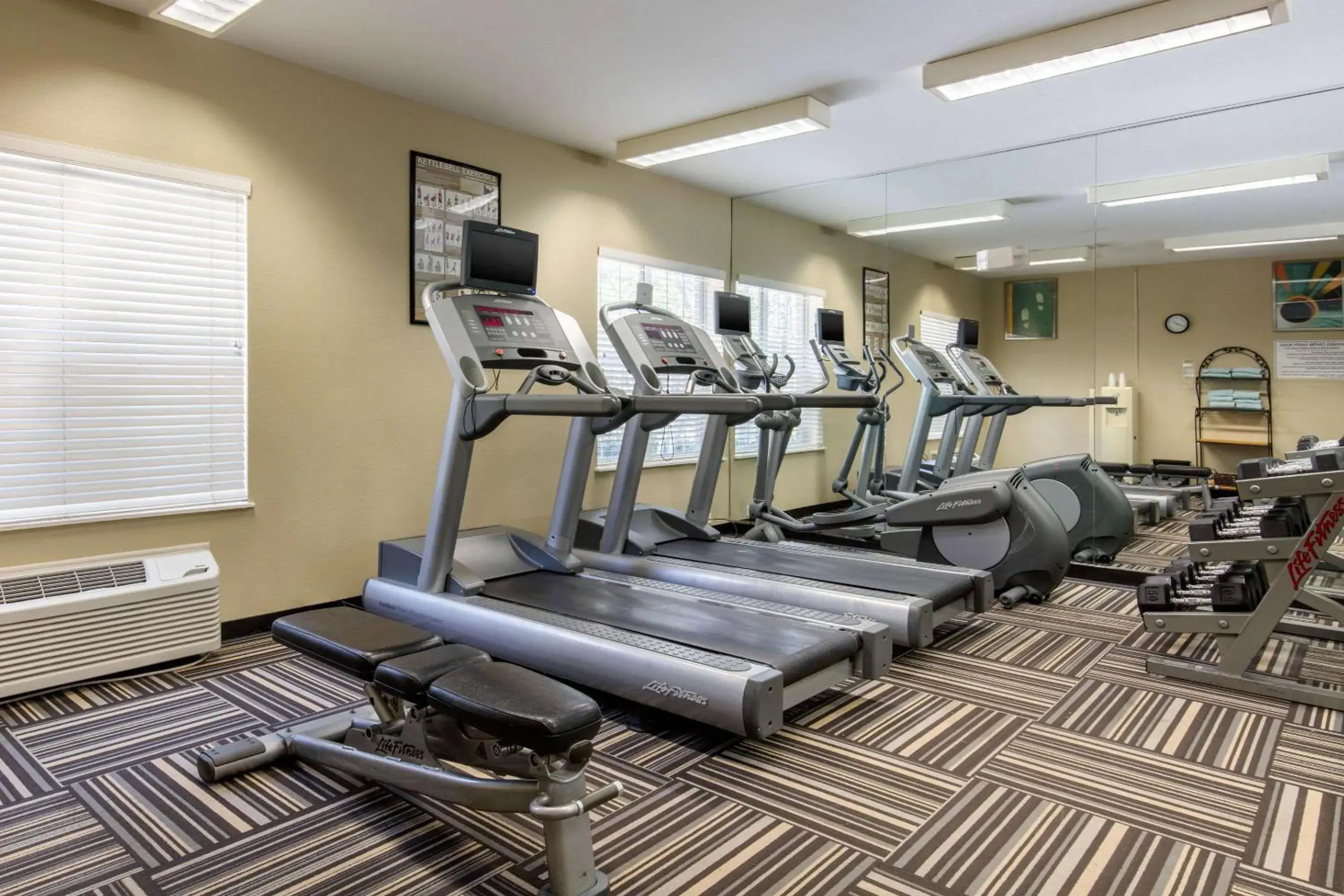 Fitness centre/facilities, Fitness Center/Facilities in Suburban Studios Birmingham Homewood I-65