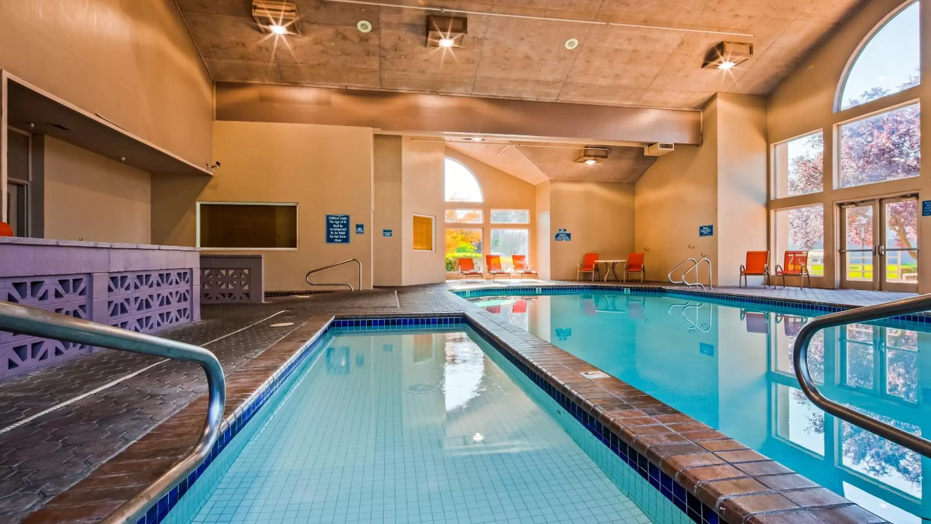 Swimming Pool in Best Western Plus Mill Creek Inn