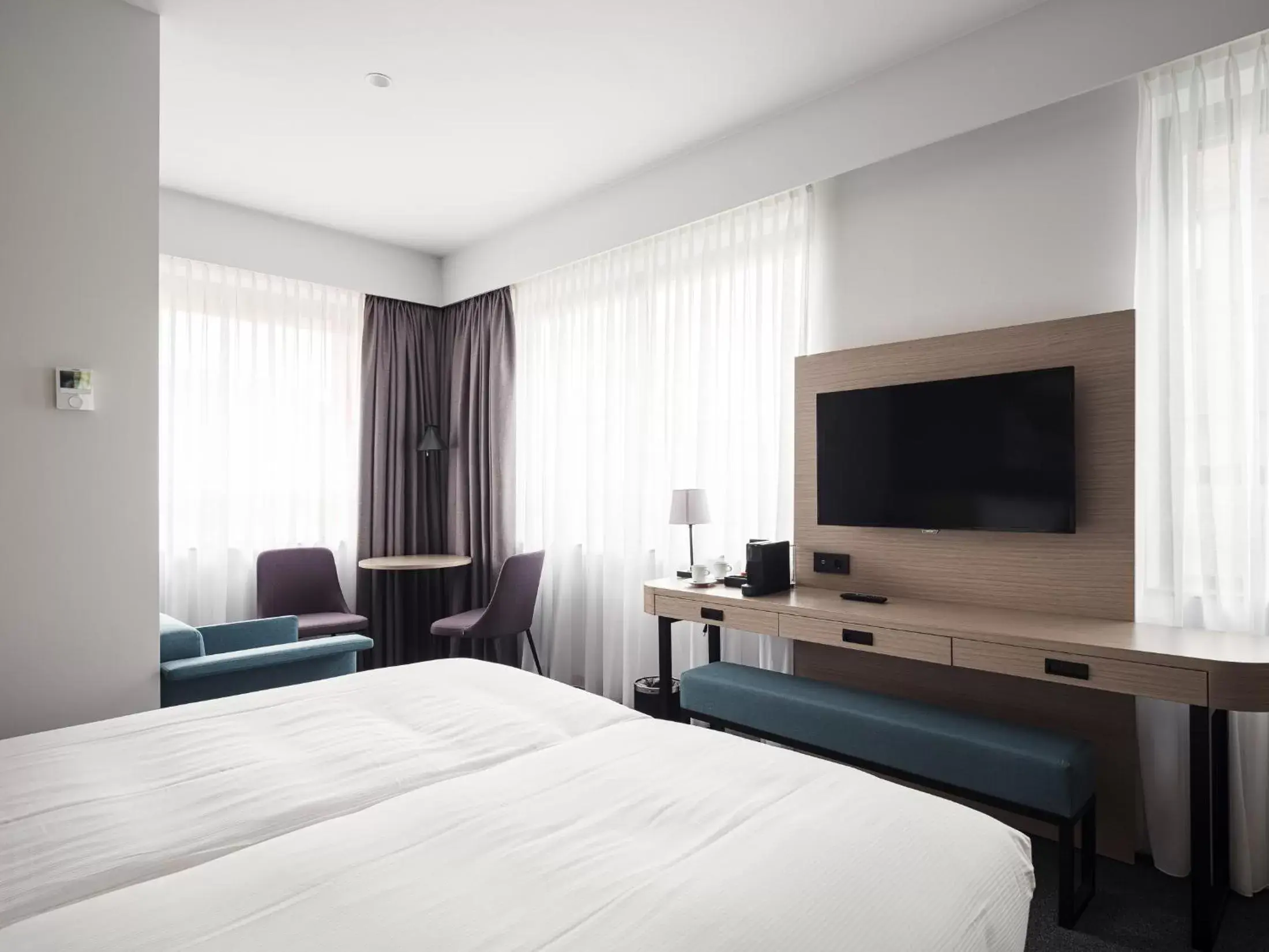 TV and multimedia, Bed in Executive Residency by Best Western Amsterdam Airport