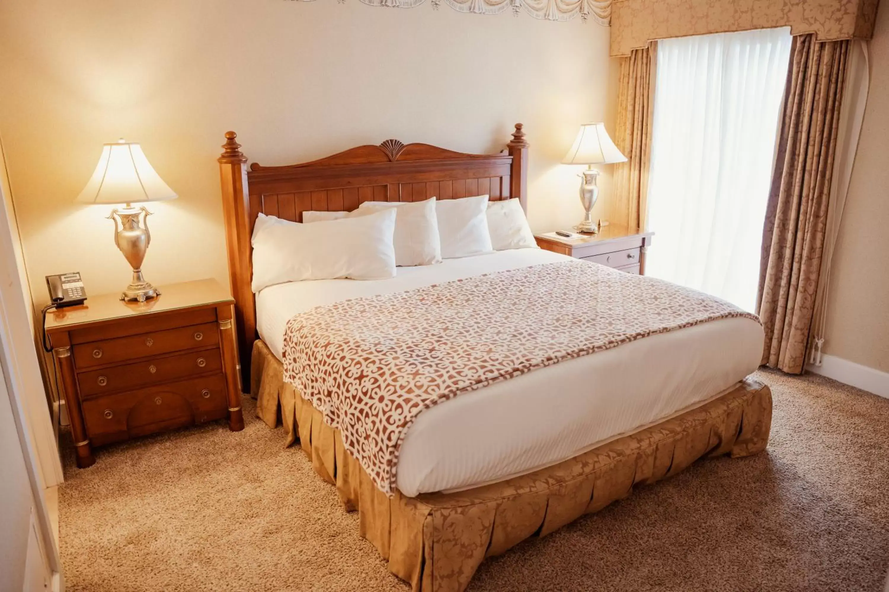 Bed in Phoenix Inn Resort