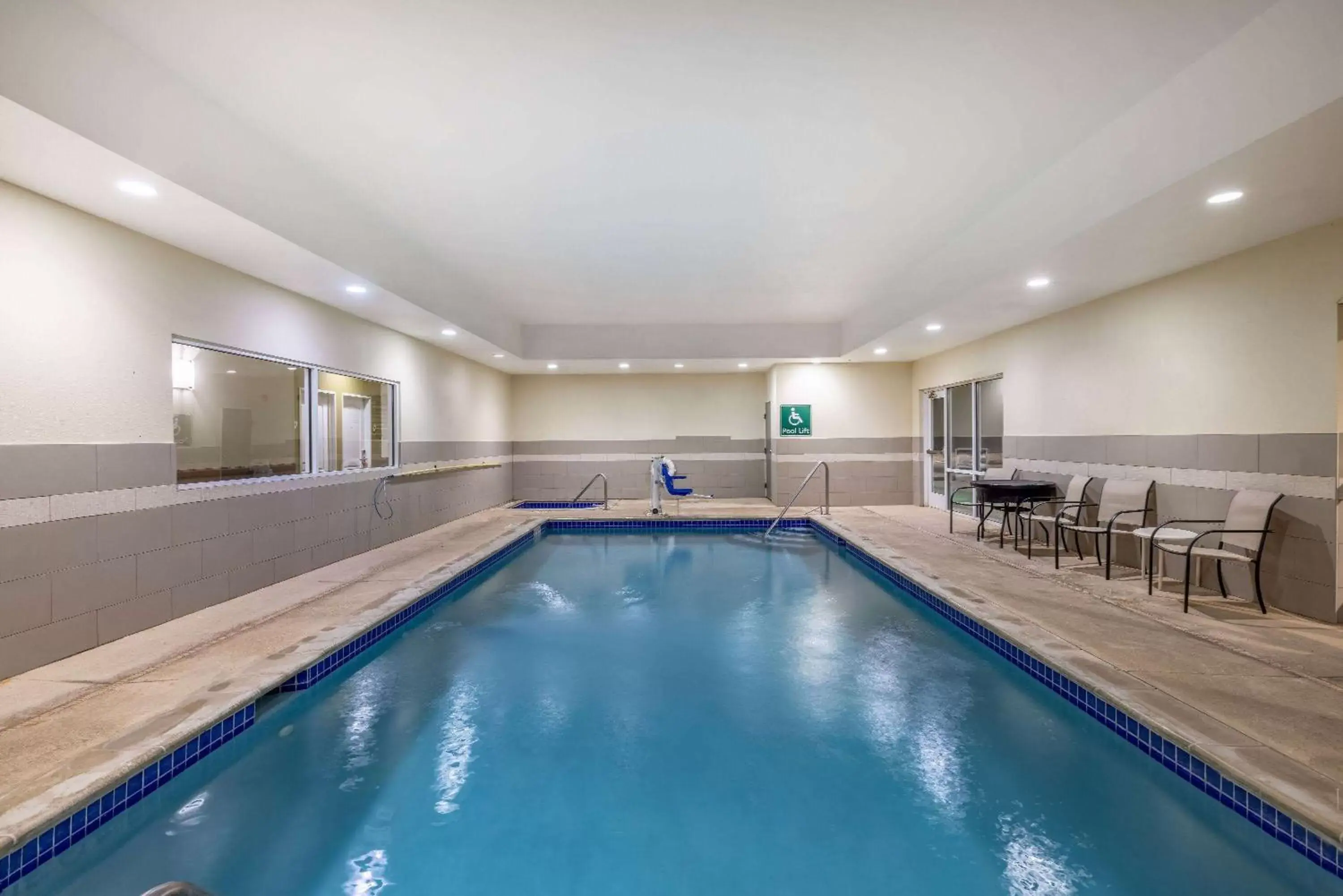 Pool view in La Quinta by Wyndham Artesia Pool view in La Quinta by Wyndham Artesia