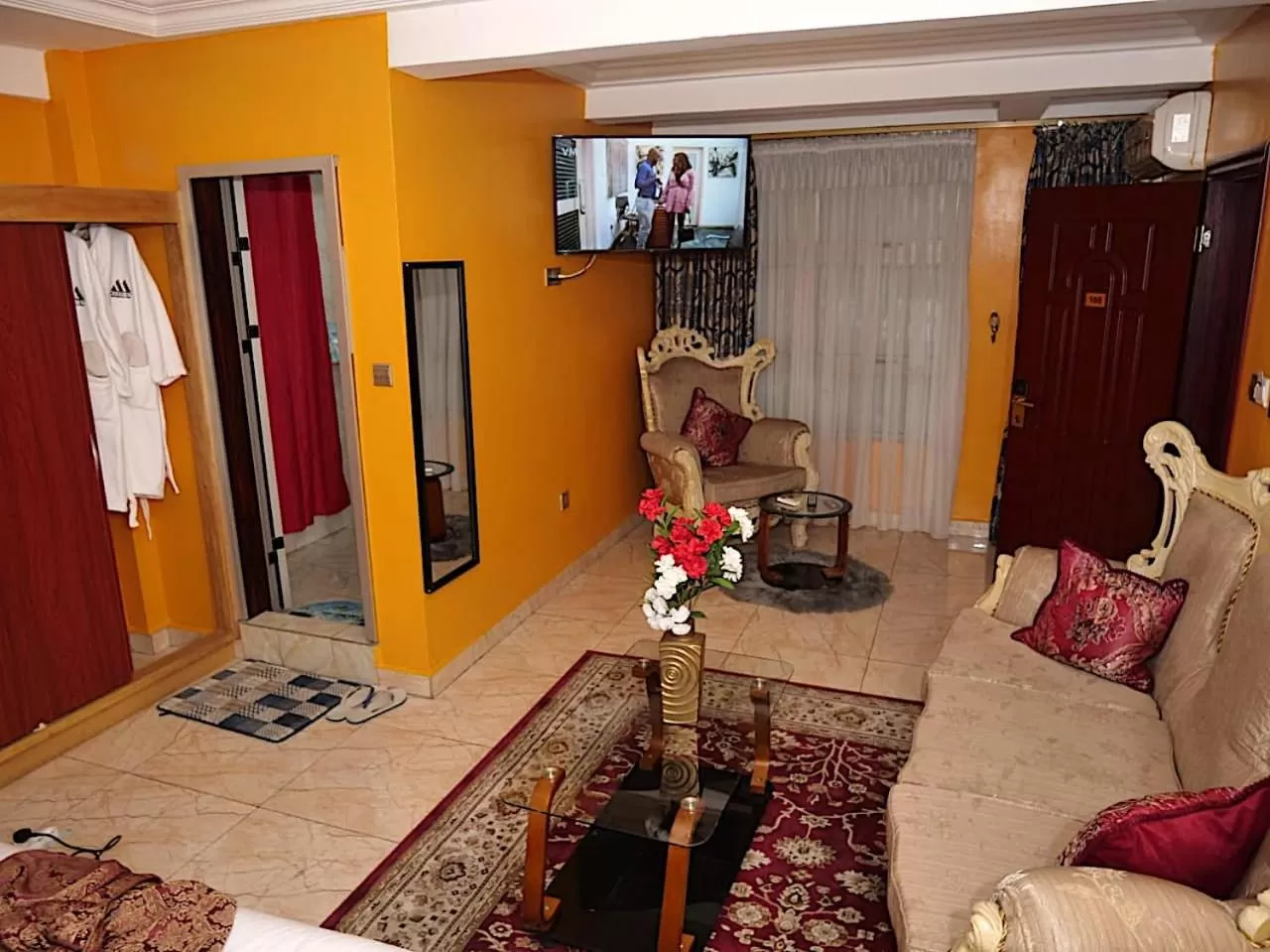 Bathroom in Marriot Metropolitan Hotel