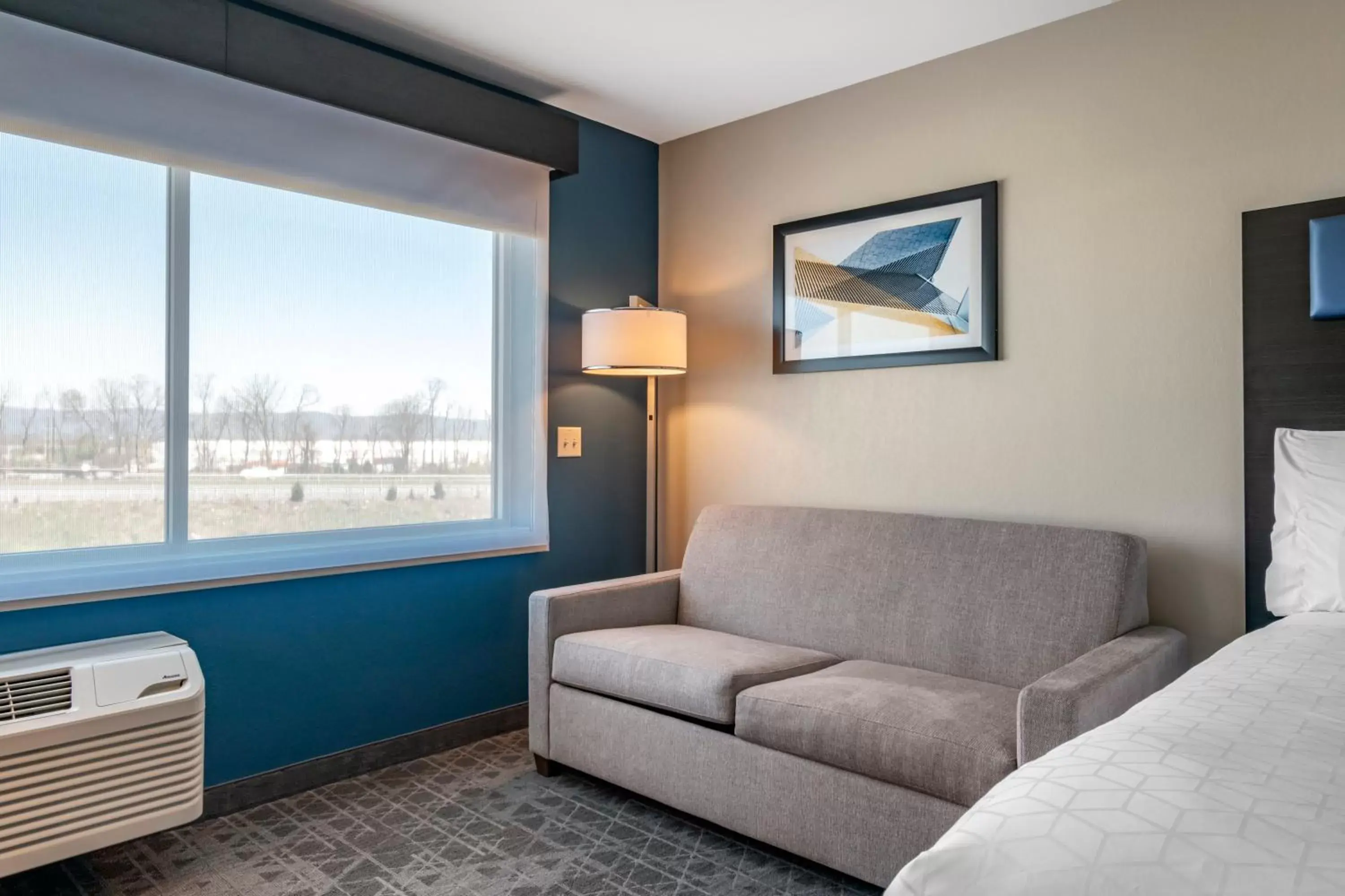 Photo of the whole room, Seating Area in Holiday Inn Express & Suites - Carlisle Southwest I-81, an IHG Hotel