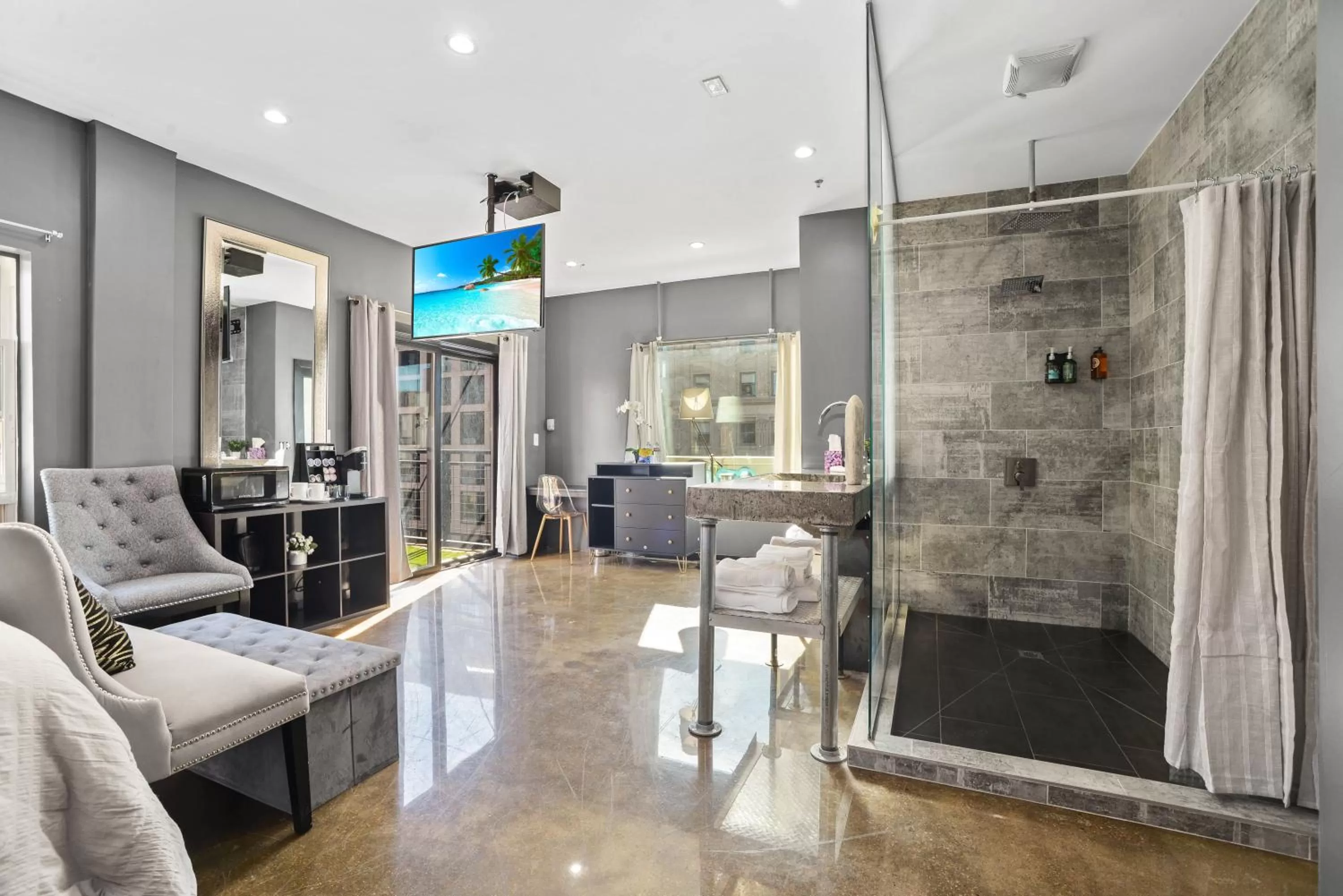 Photo of the whole room in Good Hotels Downtown Denver