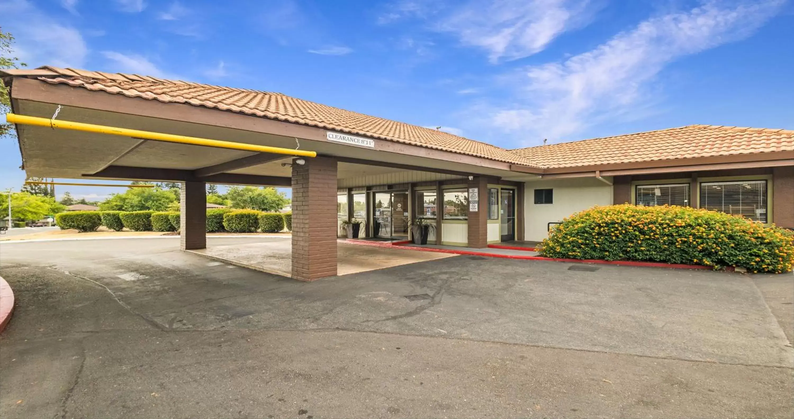 Property Building in Best Western Roseville Inn