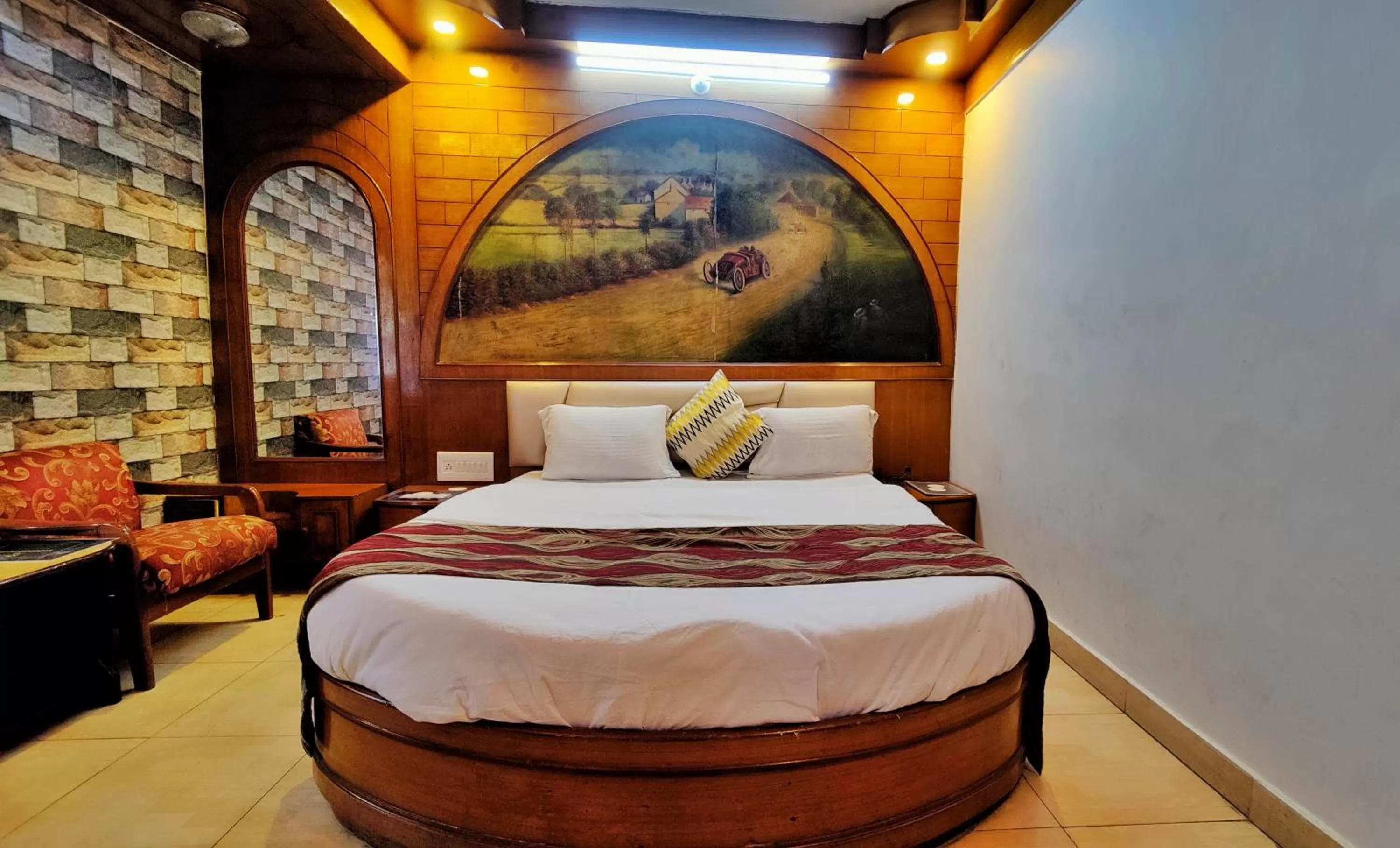 Bed in Auckland Hotel and Restaurant Near Mall Road