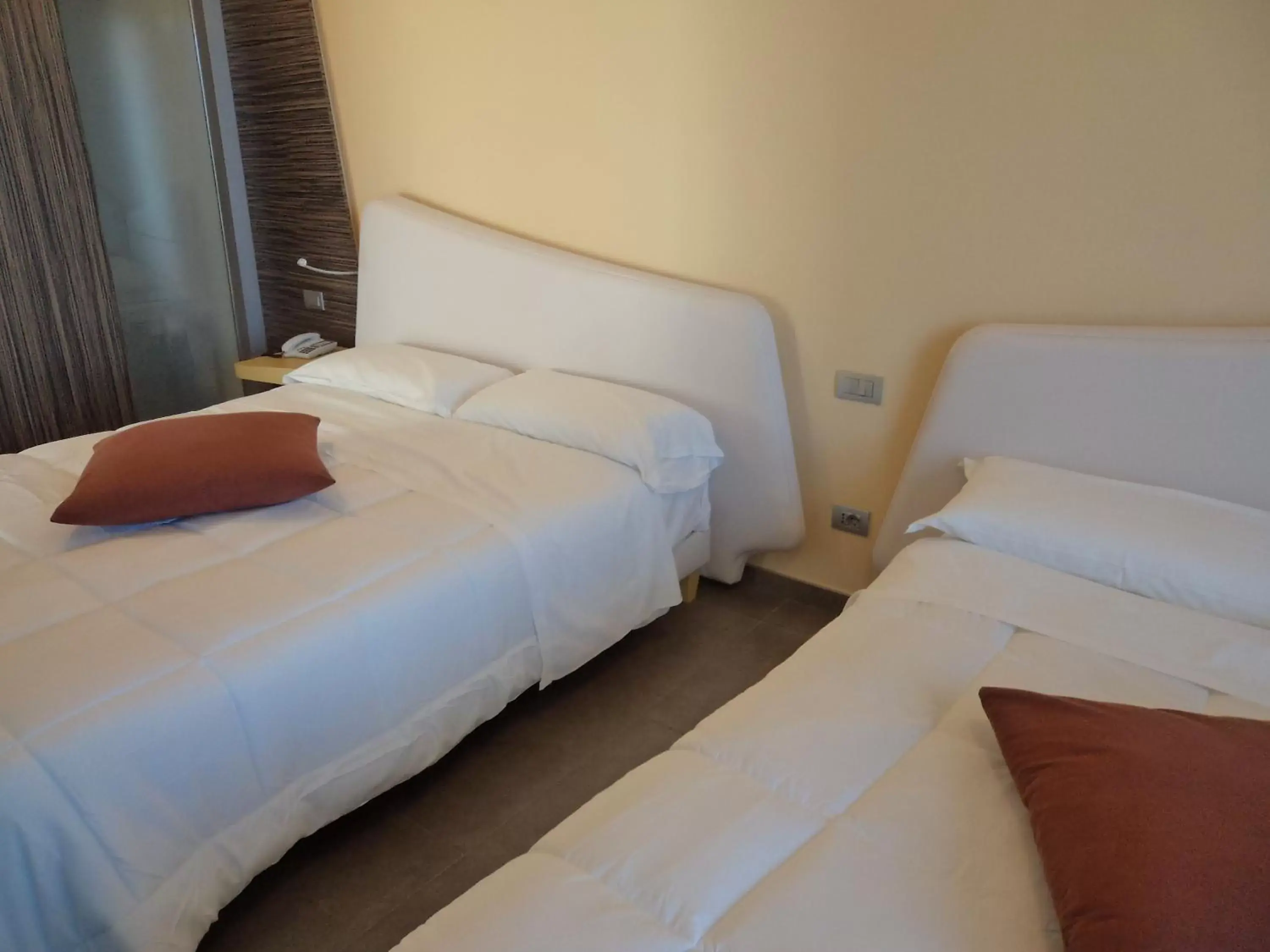 Standard Twin Room in ibis Styles Catania Acireale