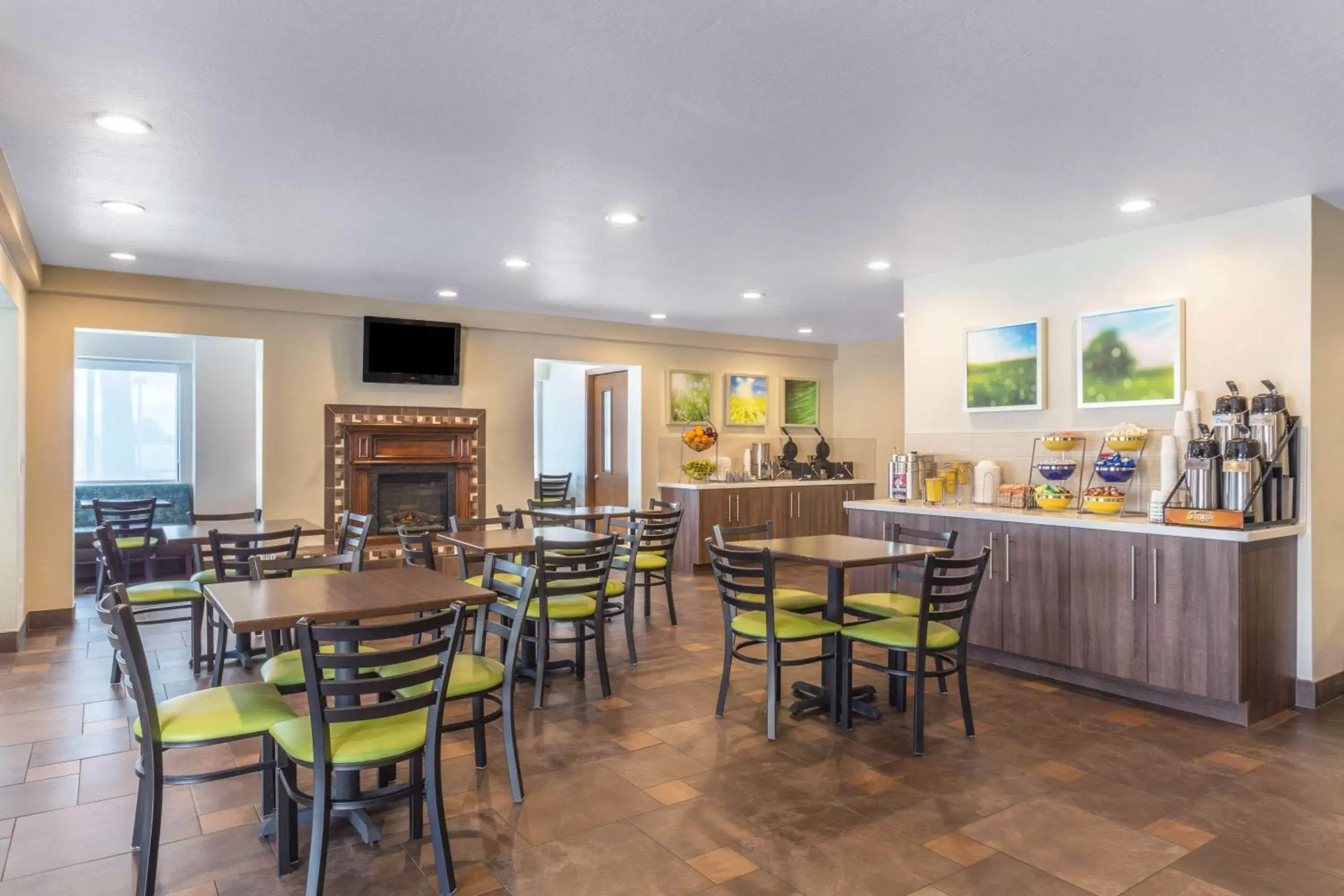 Restaurant/Places to Eat in Days Inn & Suites by Wyndham East Flagstaff