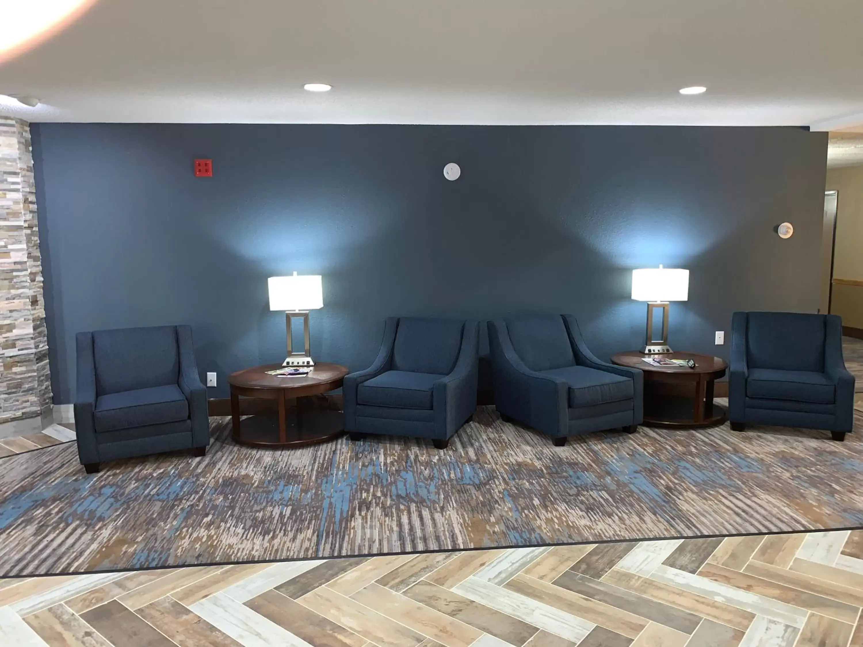Lobby or reception, Seating Area in AmericInn by Wyndham Prairie du Chien