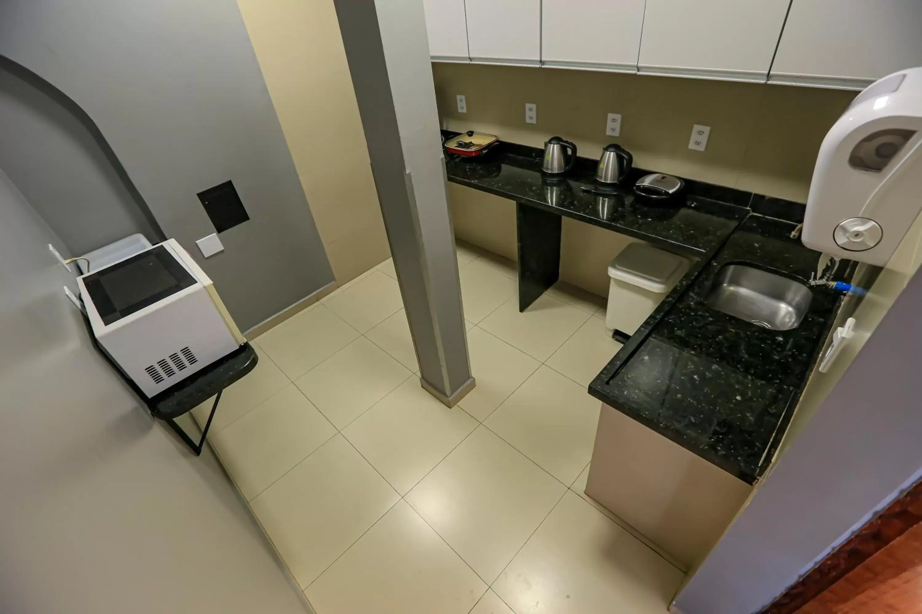 Communal kitchen, Kitchen/Kitchenette in Foz Express Hotel Centro