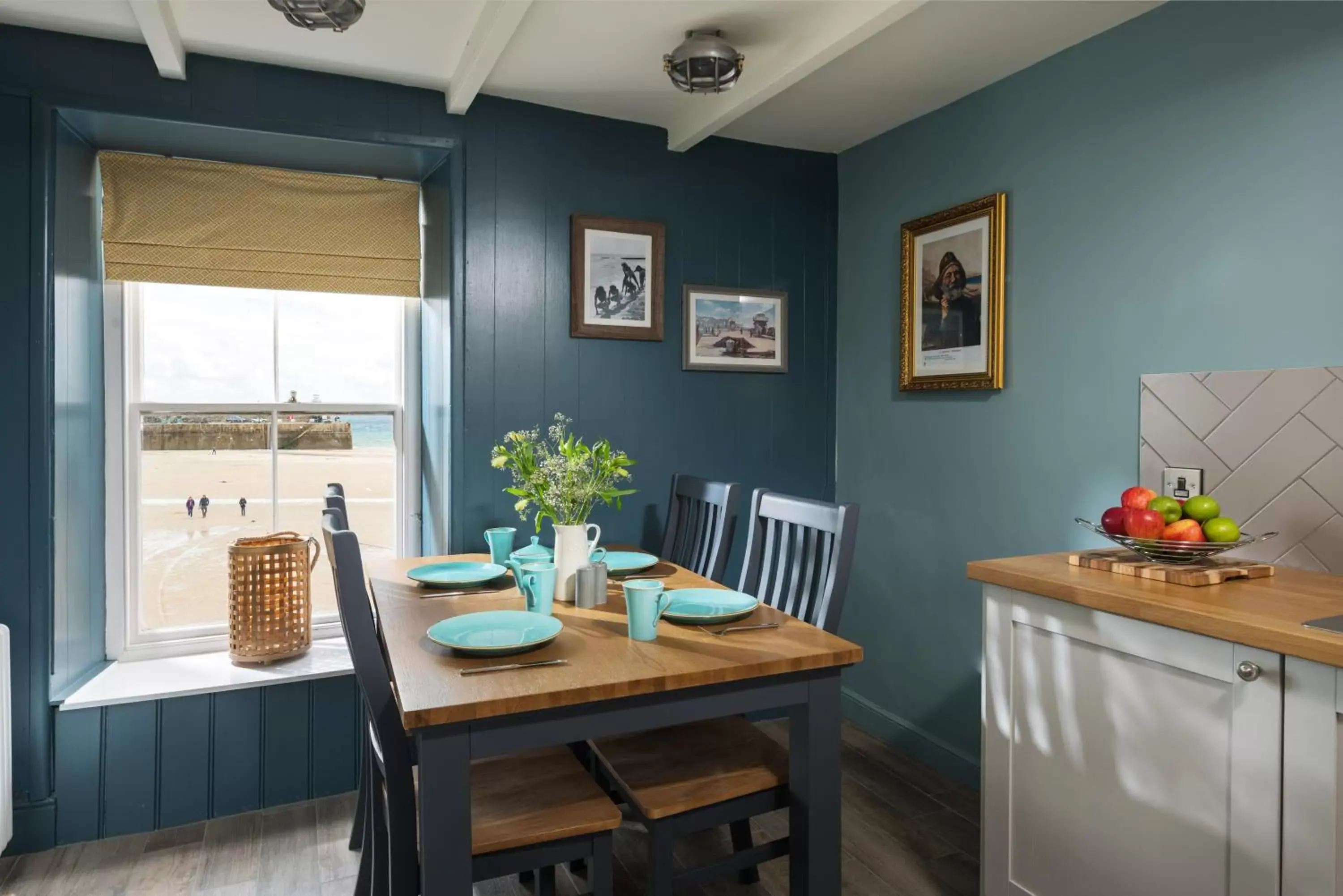 Kitchen or kitchenette, Restaurant/Places to Eat in Lifeboat Inn