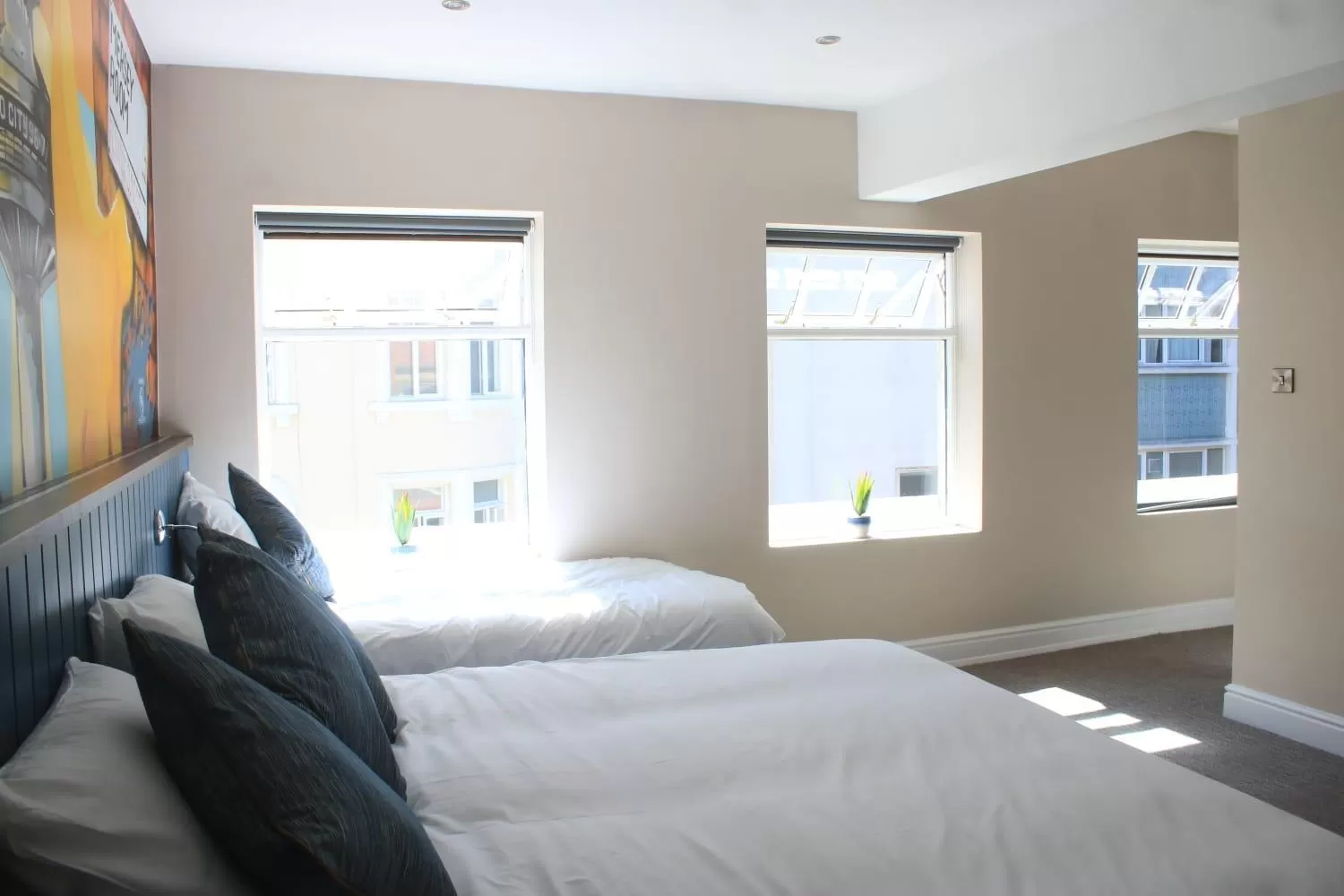 Bed in Fenwick Sunrise Hotel