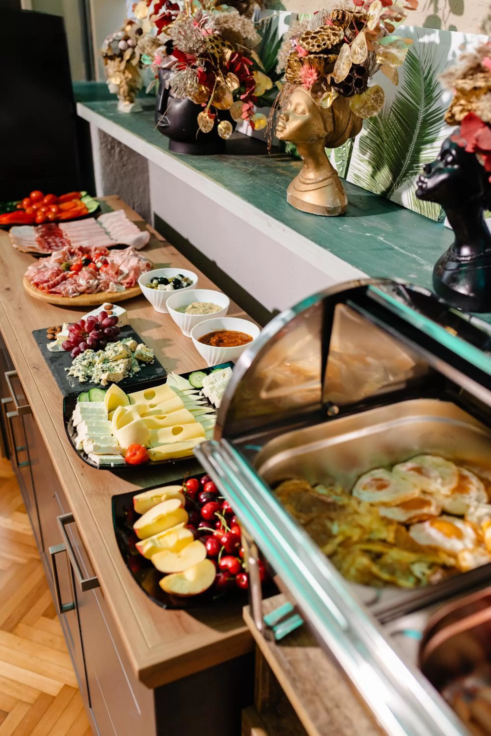 Breakfast in Palace Bulevard Inn