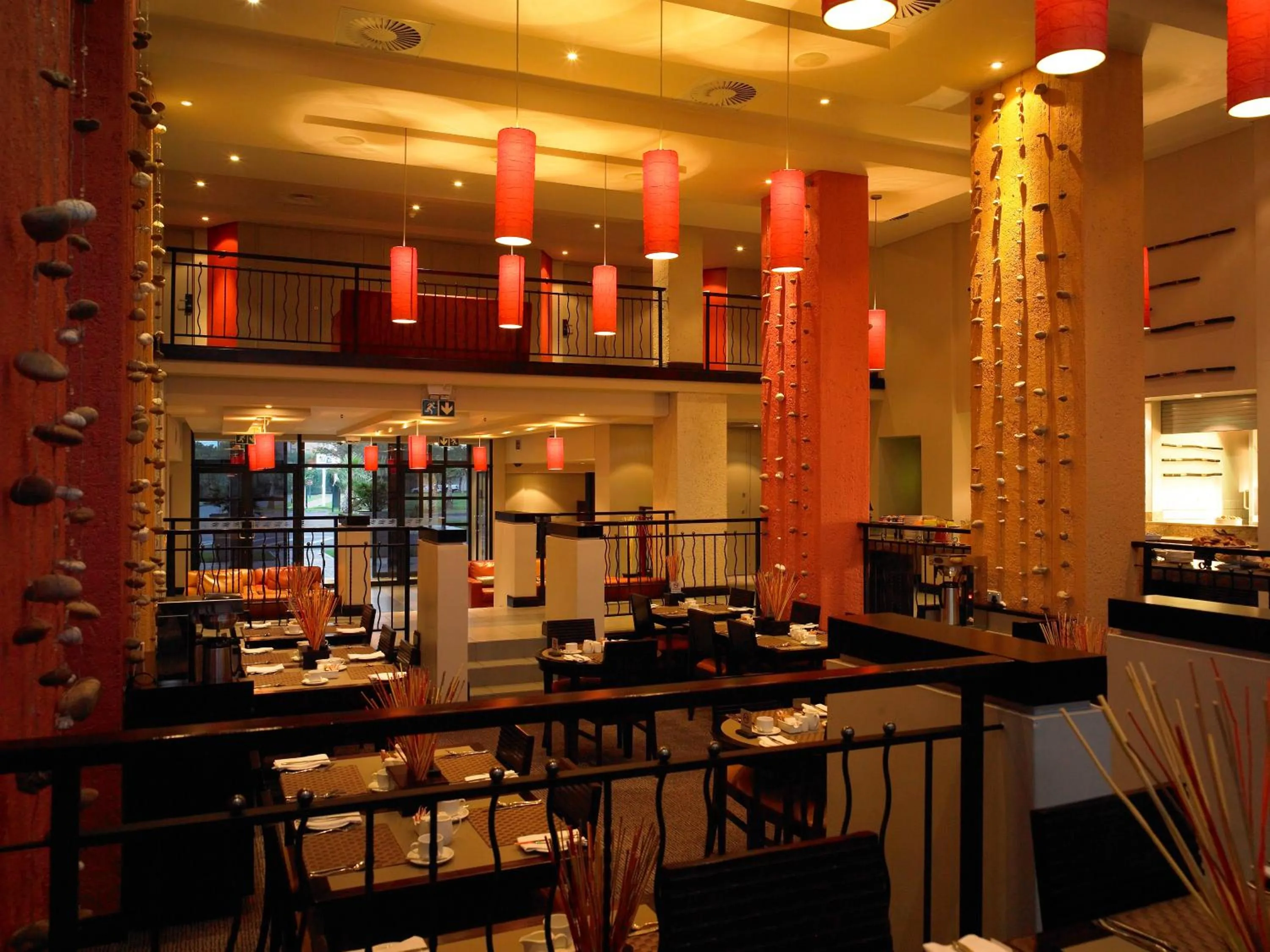 Restaurant/places to eat in Peermont Metcourt Inn at the Grand Palm, Gaborone