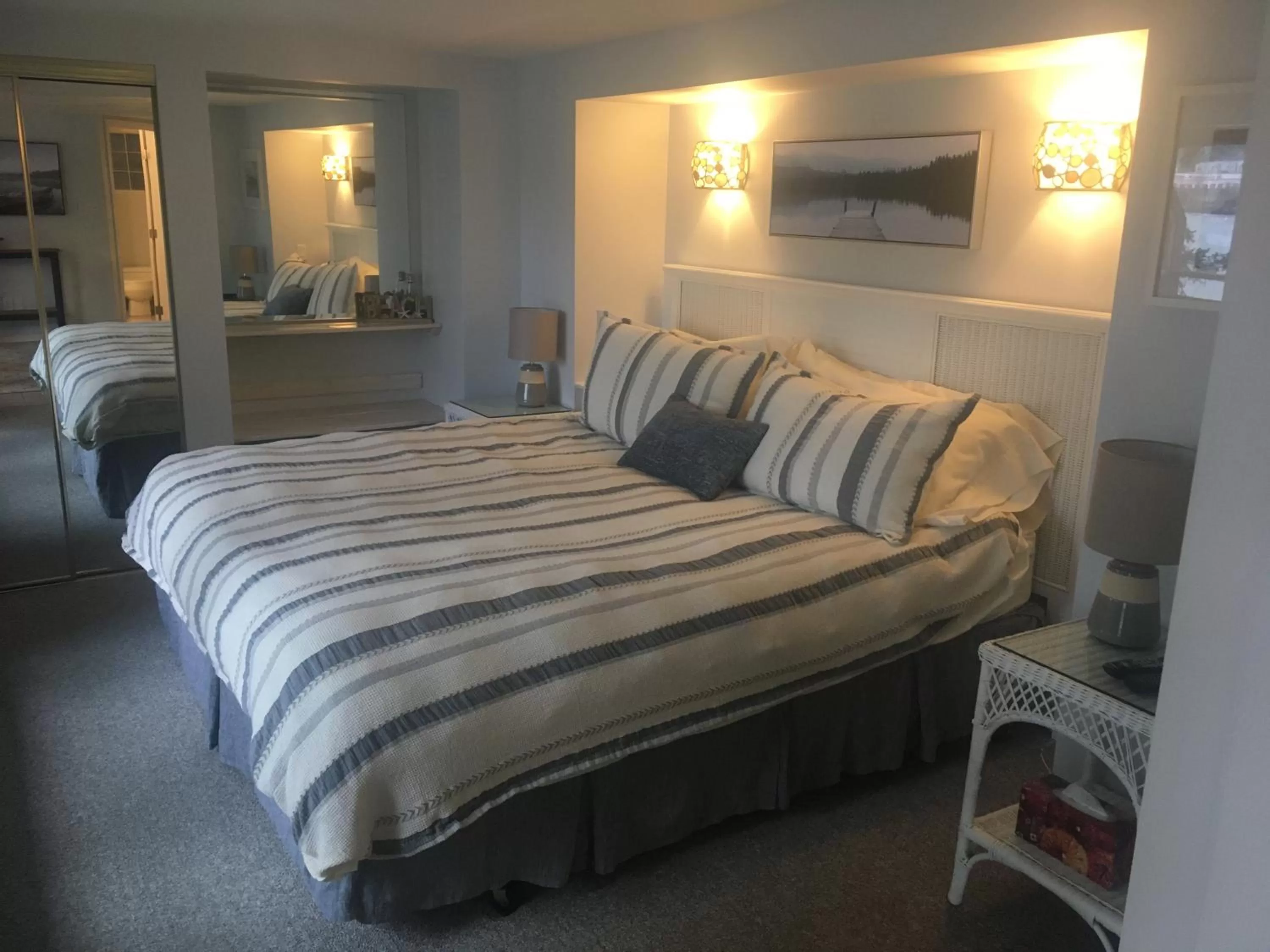 Bedroom, Bed in Long Lake Waterfront Bed and Breakfast