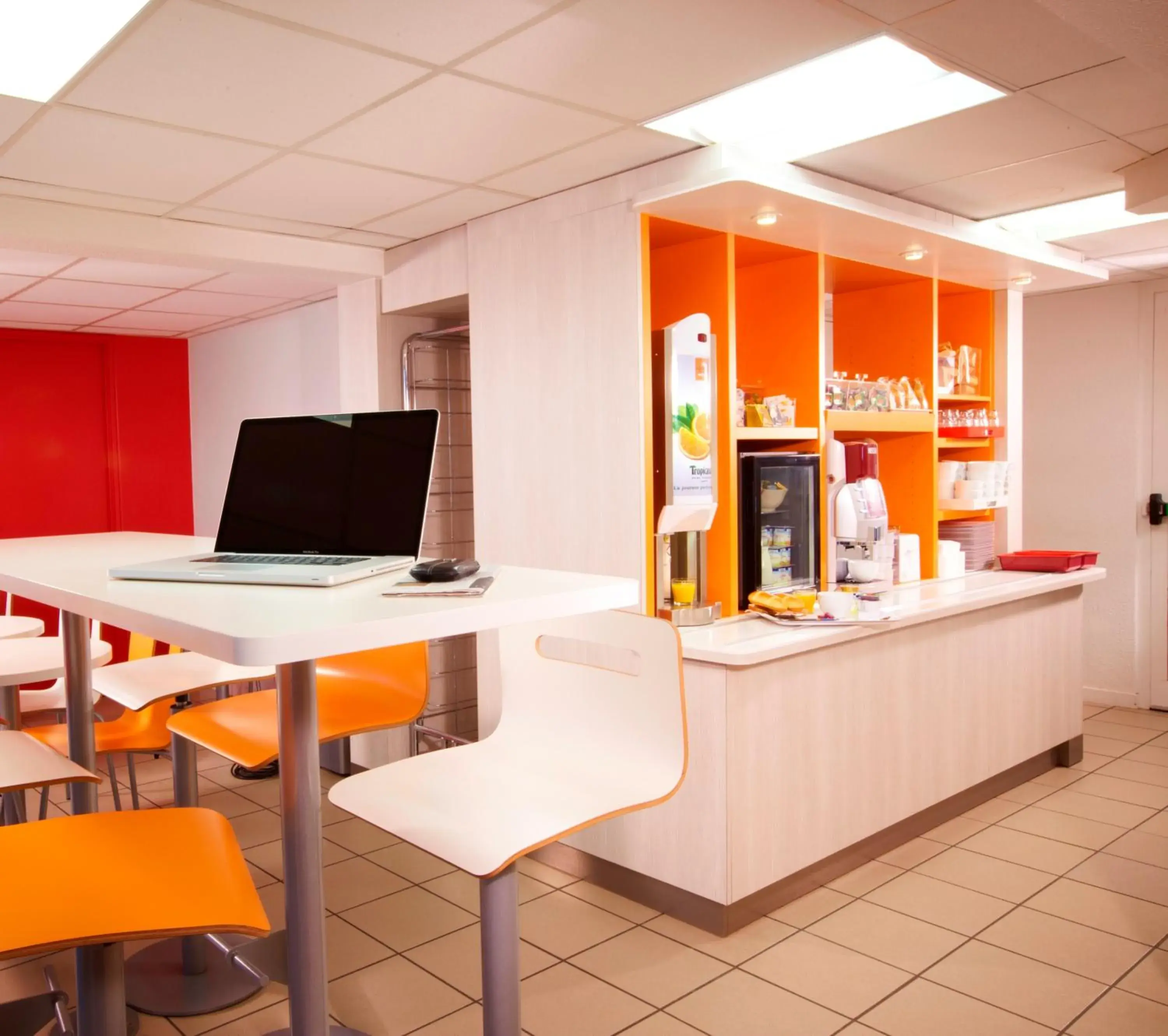 Restaurant/places to eat in Premiere Classe Villepinte Centre - Parc des Expositions