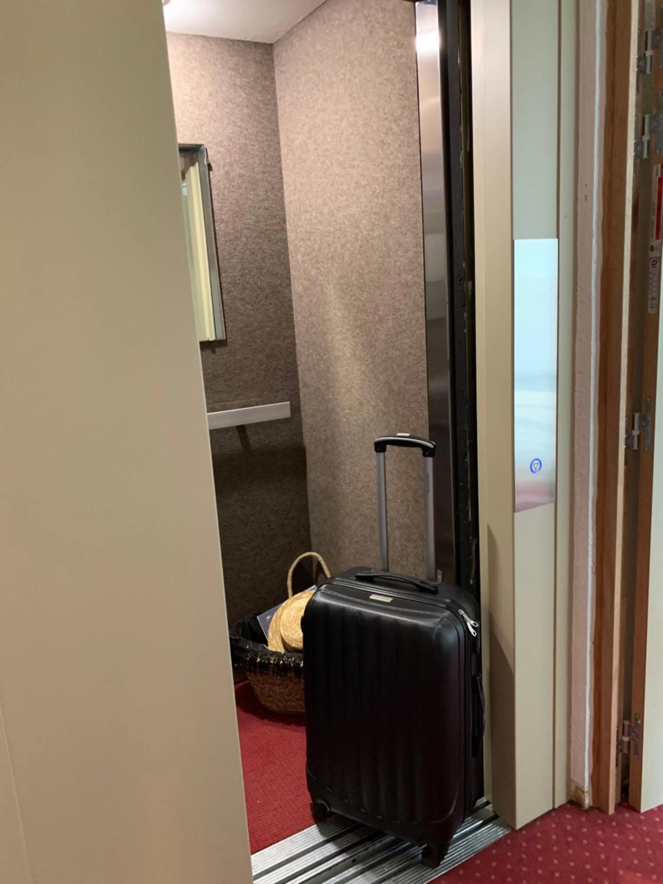 Property building in Hôtel Le Dauphin