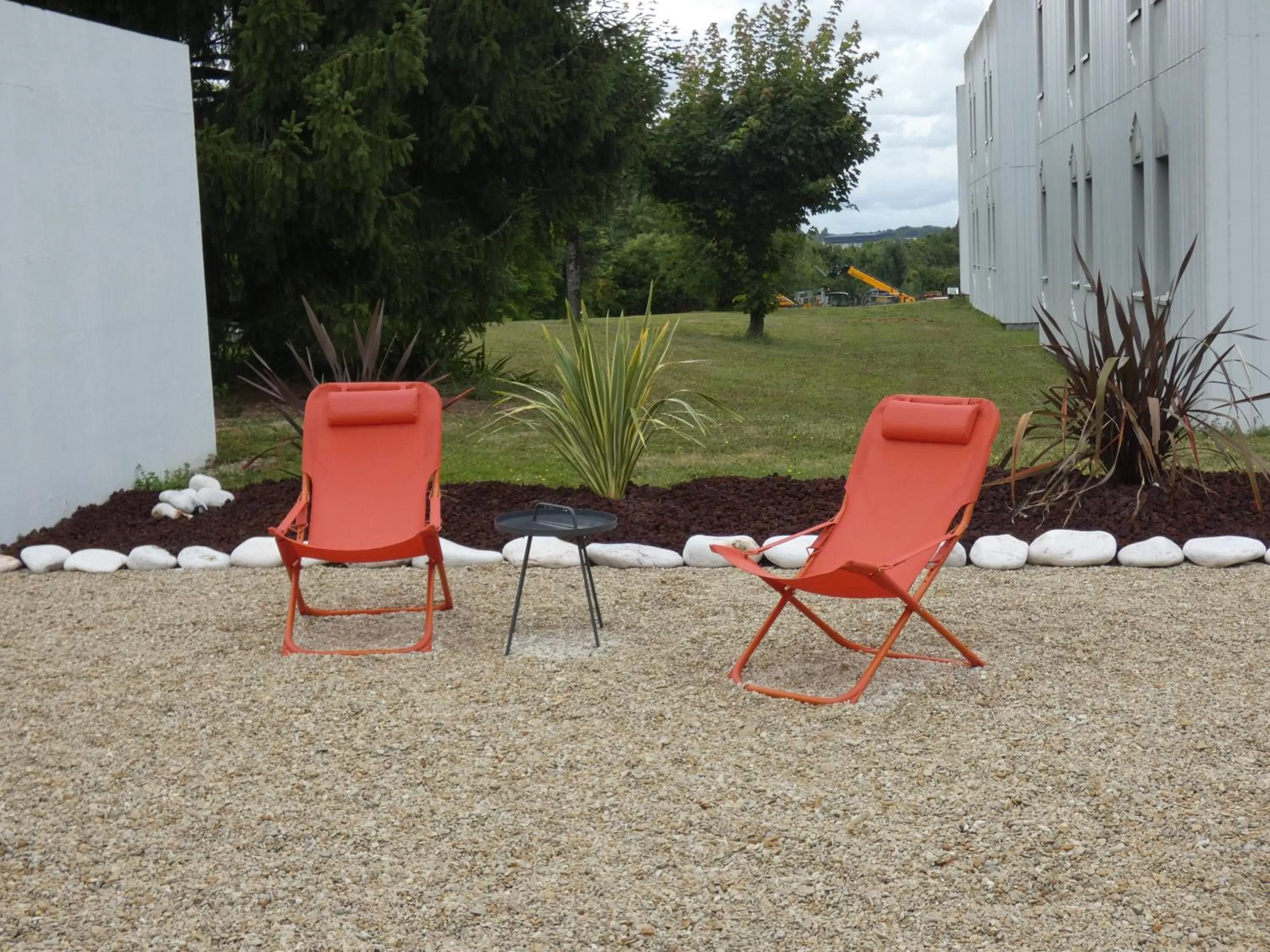 Patio in ibis Saintes