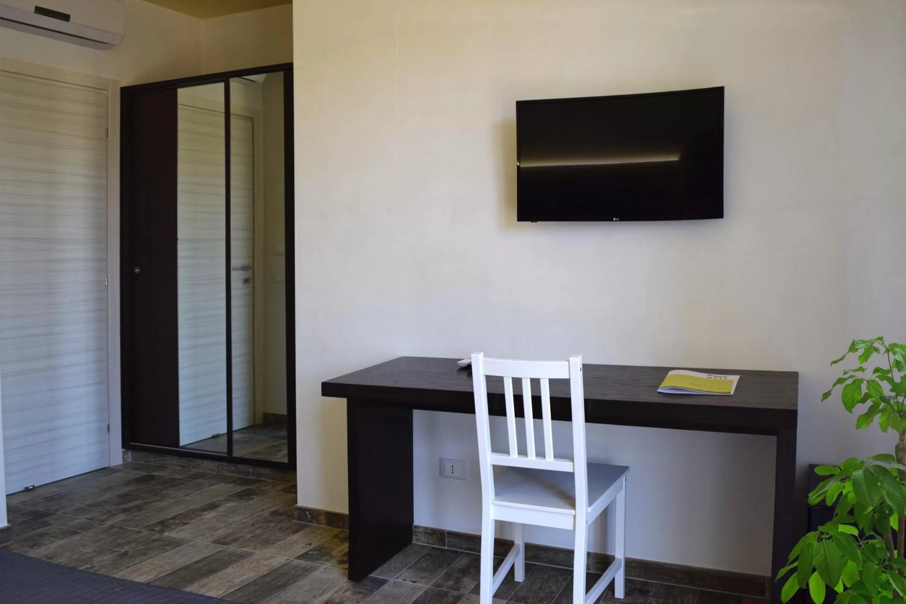 People in La Suite Negli Orti