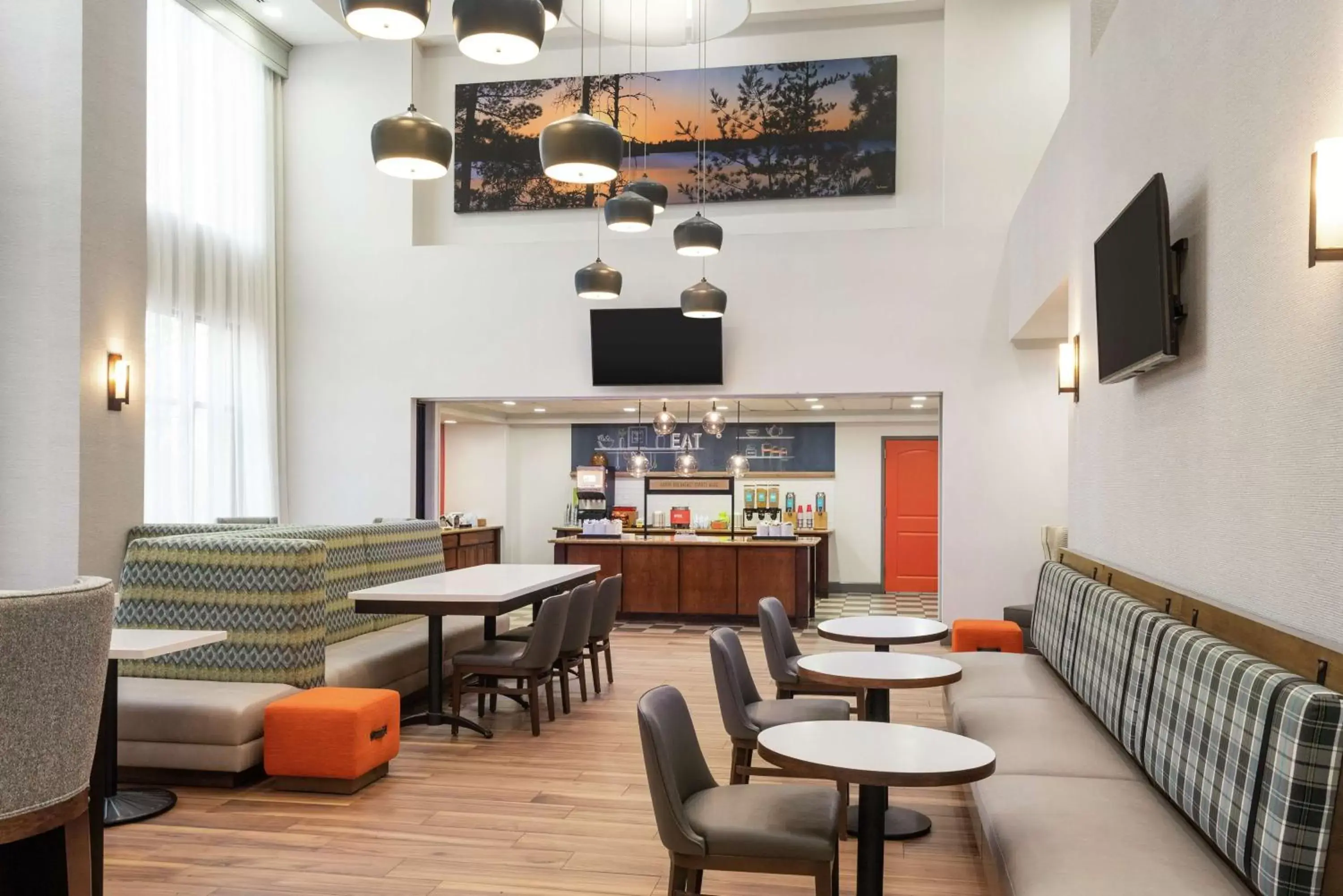 Breakfast in Hampton Inn & Suites Pine Bluff Breakfast in Hampton Inn & Suites Pine Bluff