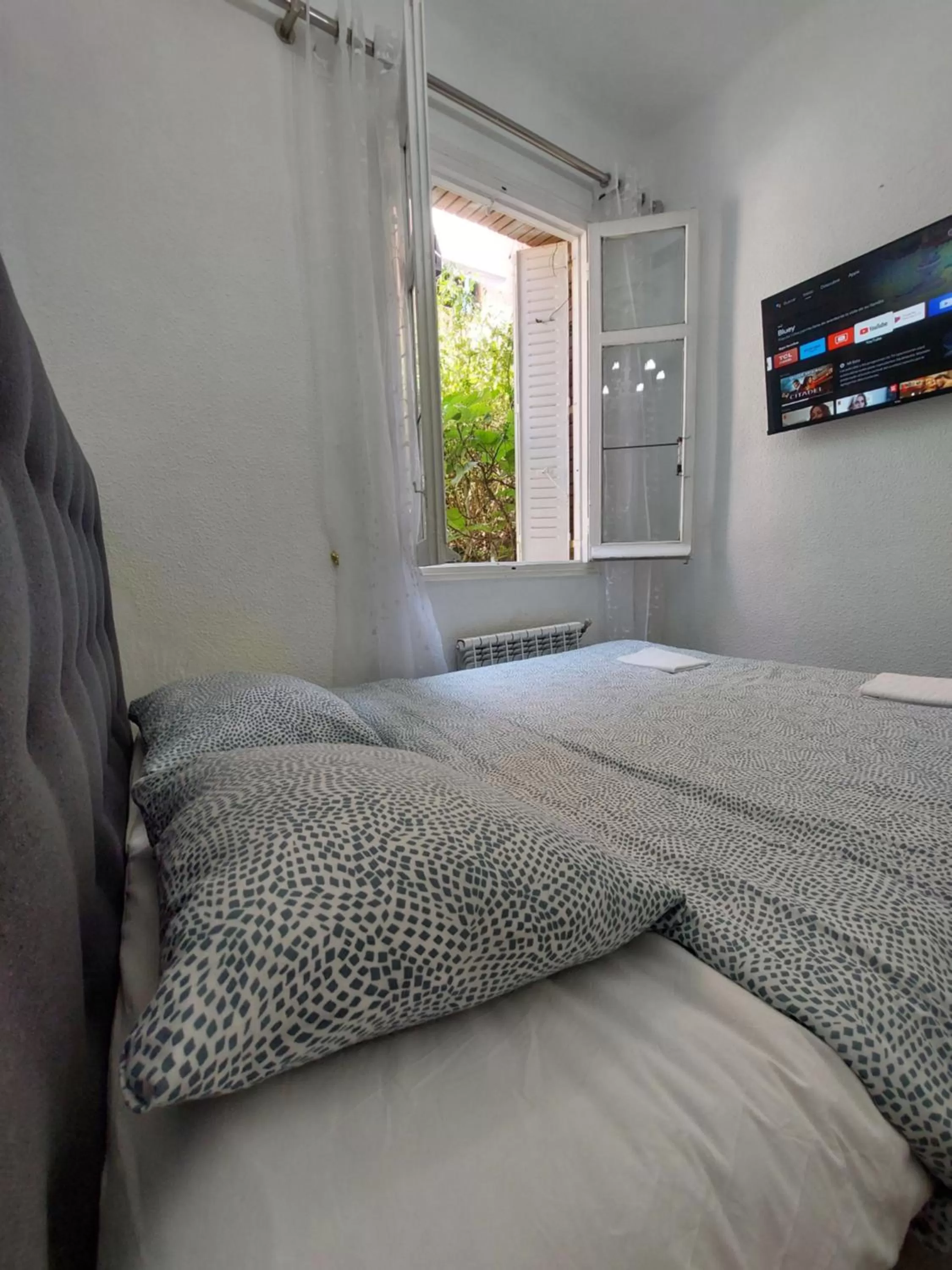 Bed in N1 Casa de Madrid - greenpeace line