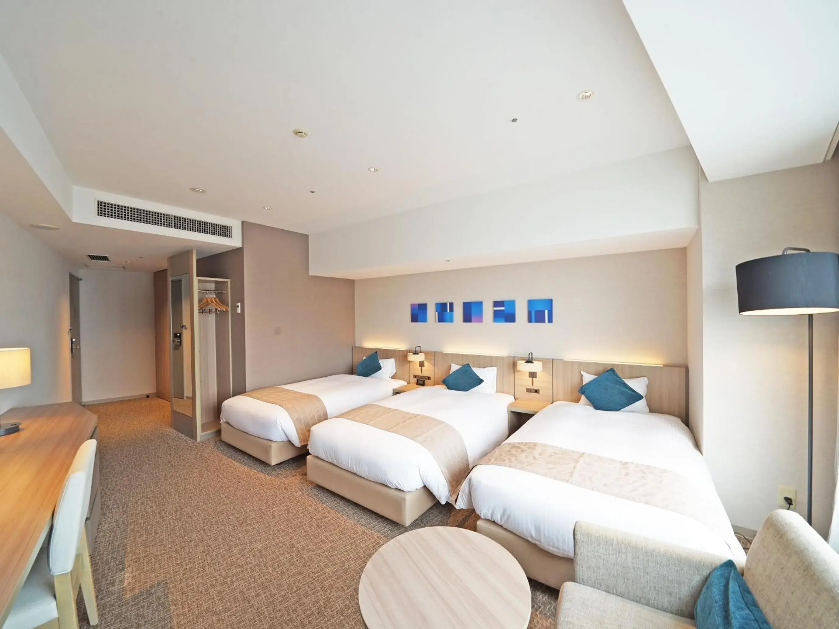 Photo of the whole room, Bed in the square hotel Yokohama Minatomirai