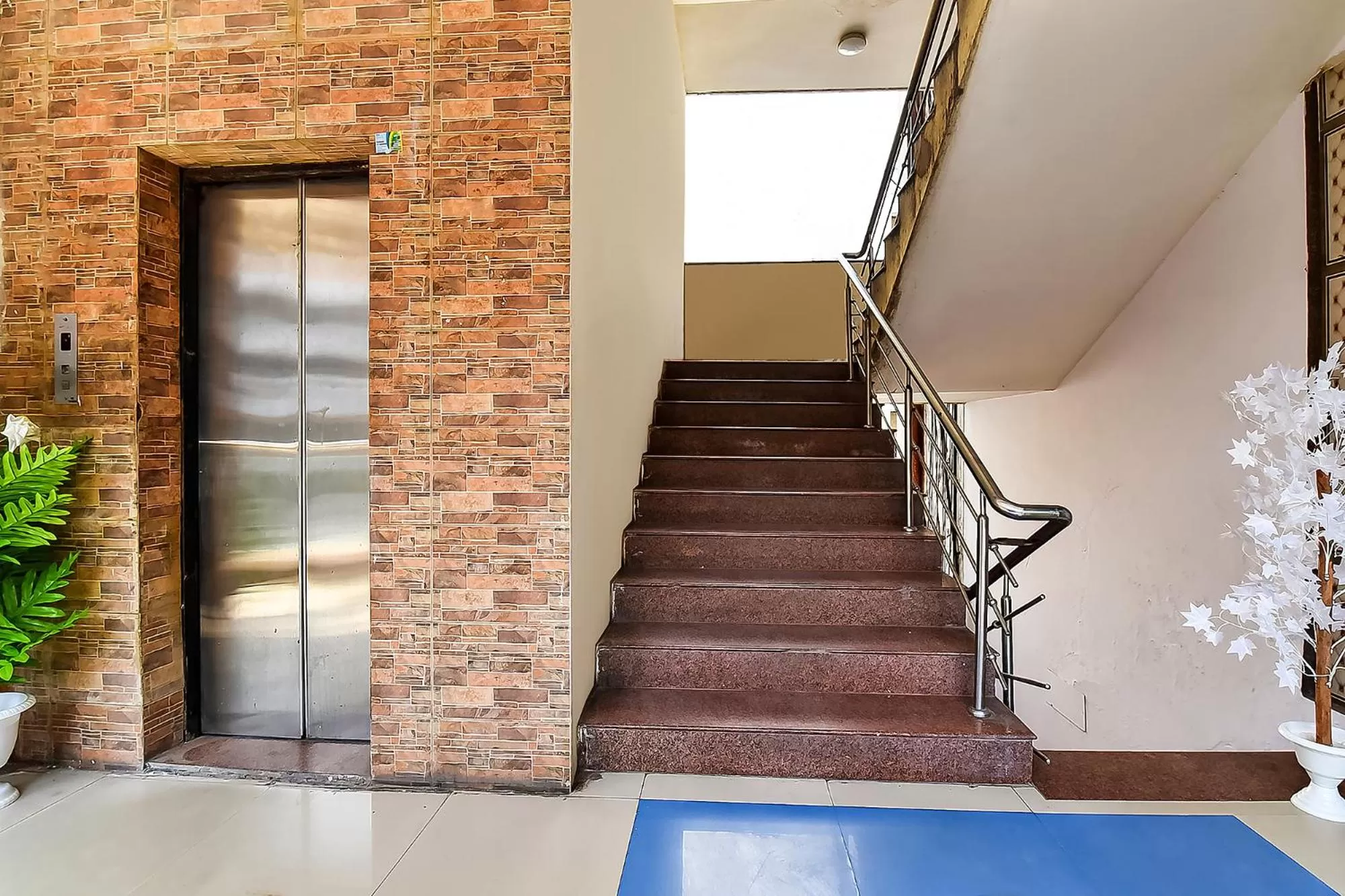 Lobby or reception in FabExpress Silver Plaza