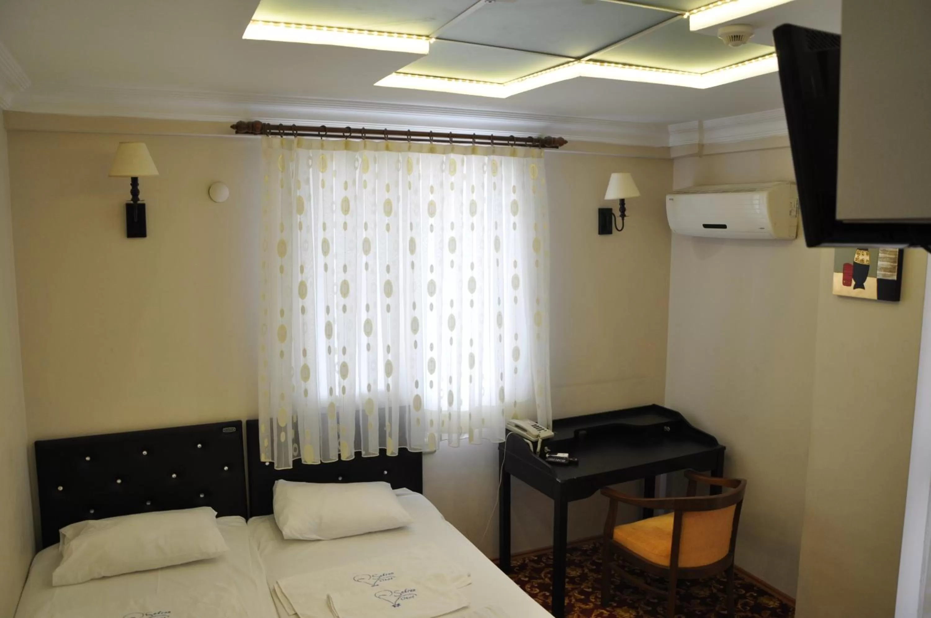 Photo of the whole room, Bed in Sakran Hotel