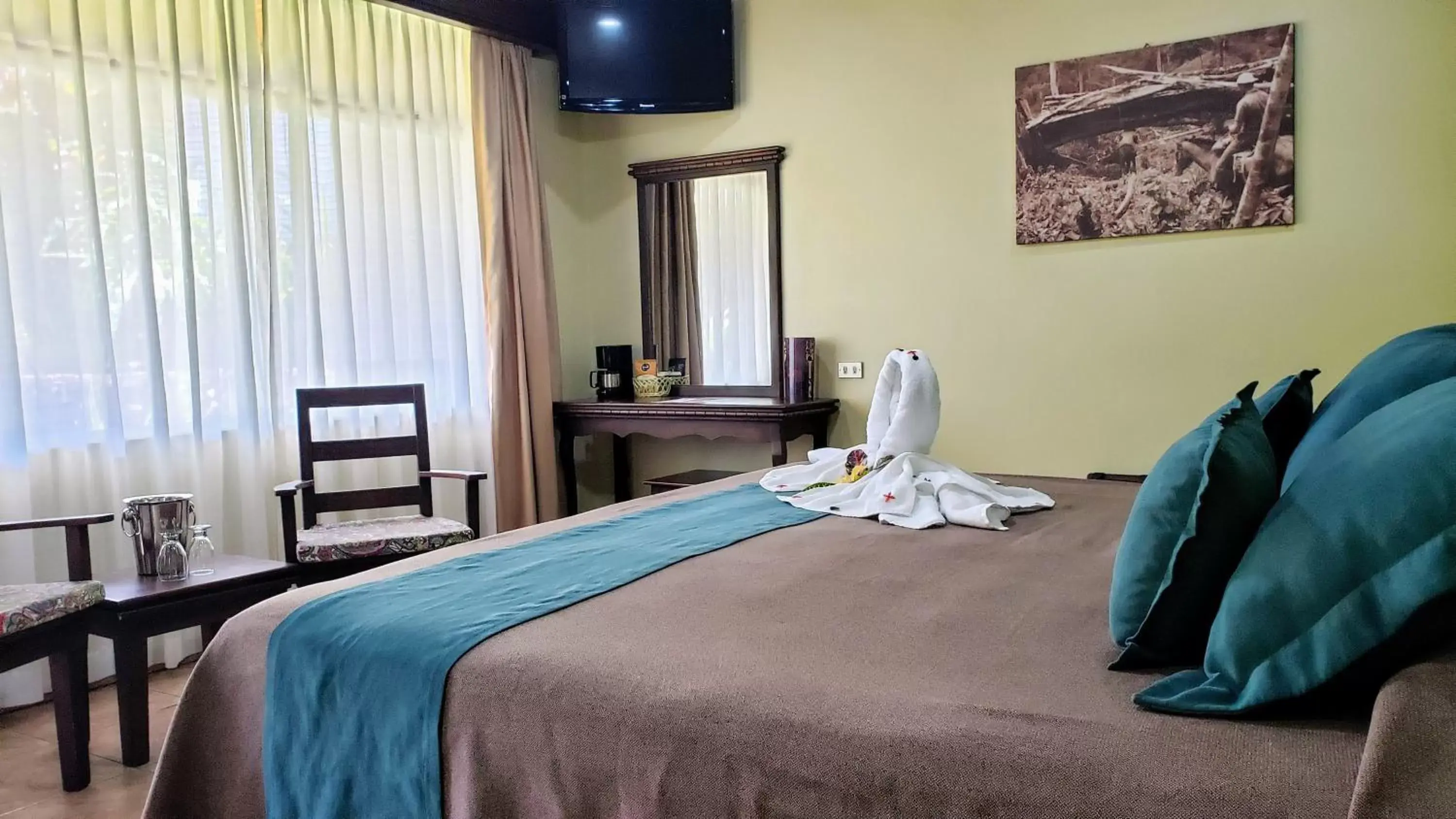 Bed in Volcano Lodge, Hotel & Thermal Experience
