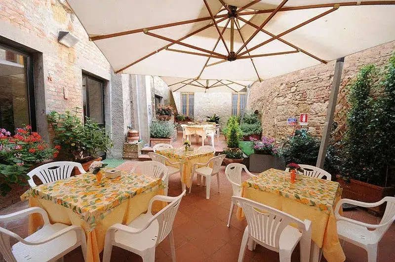 Balcony/Terrace, Restaurant/Places to Eat in Albergo Duomo