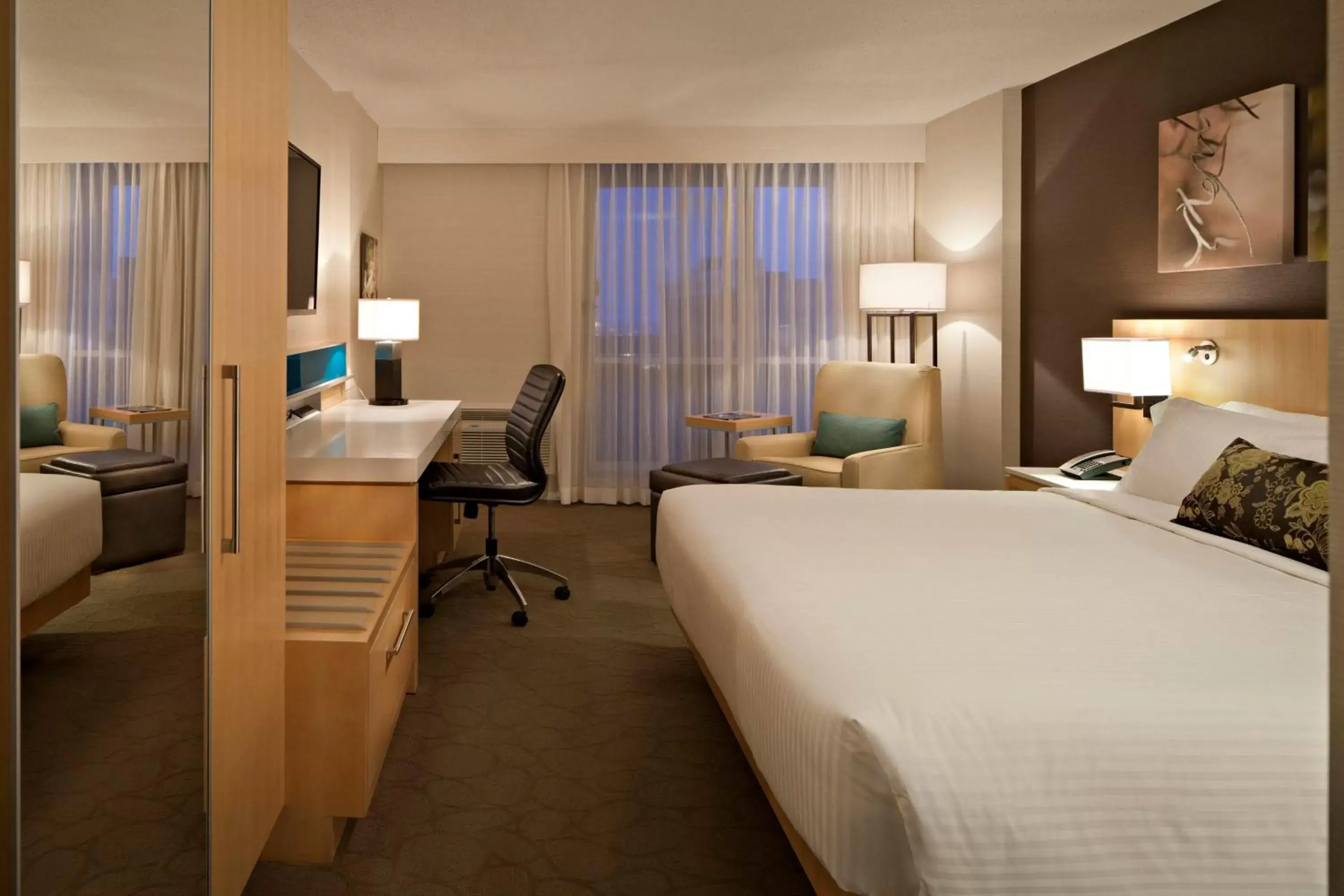 Photo of the whole room, Bed in Delta Hotels by Marriott Winnipeg