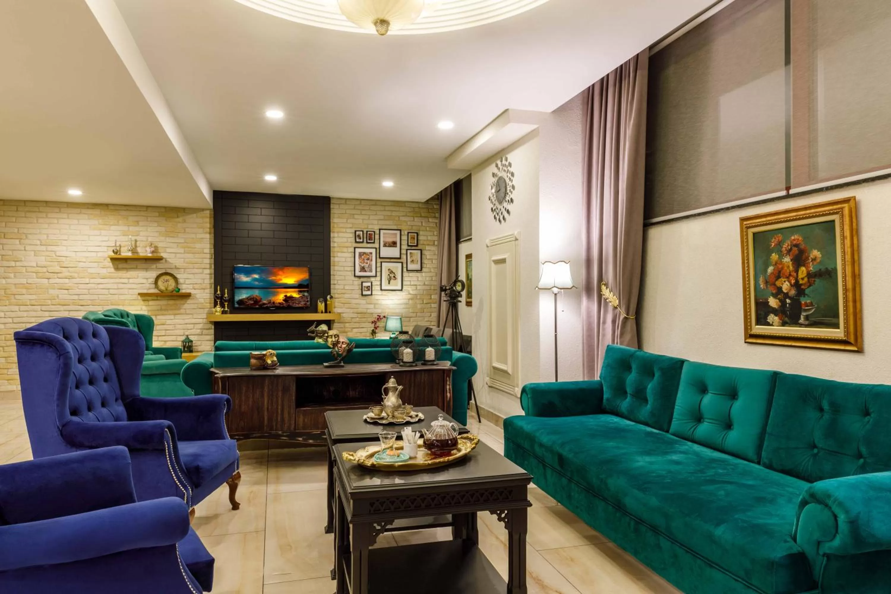 Lobby or reception in Golden Crown Hotel