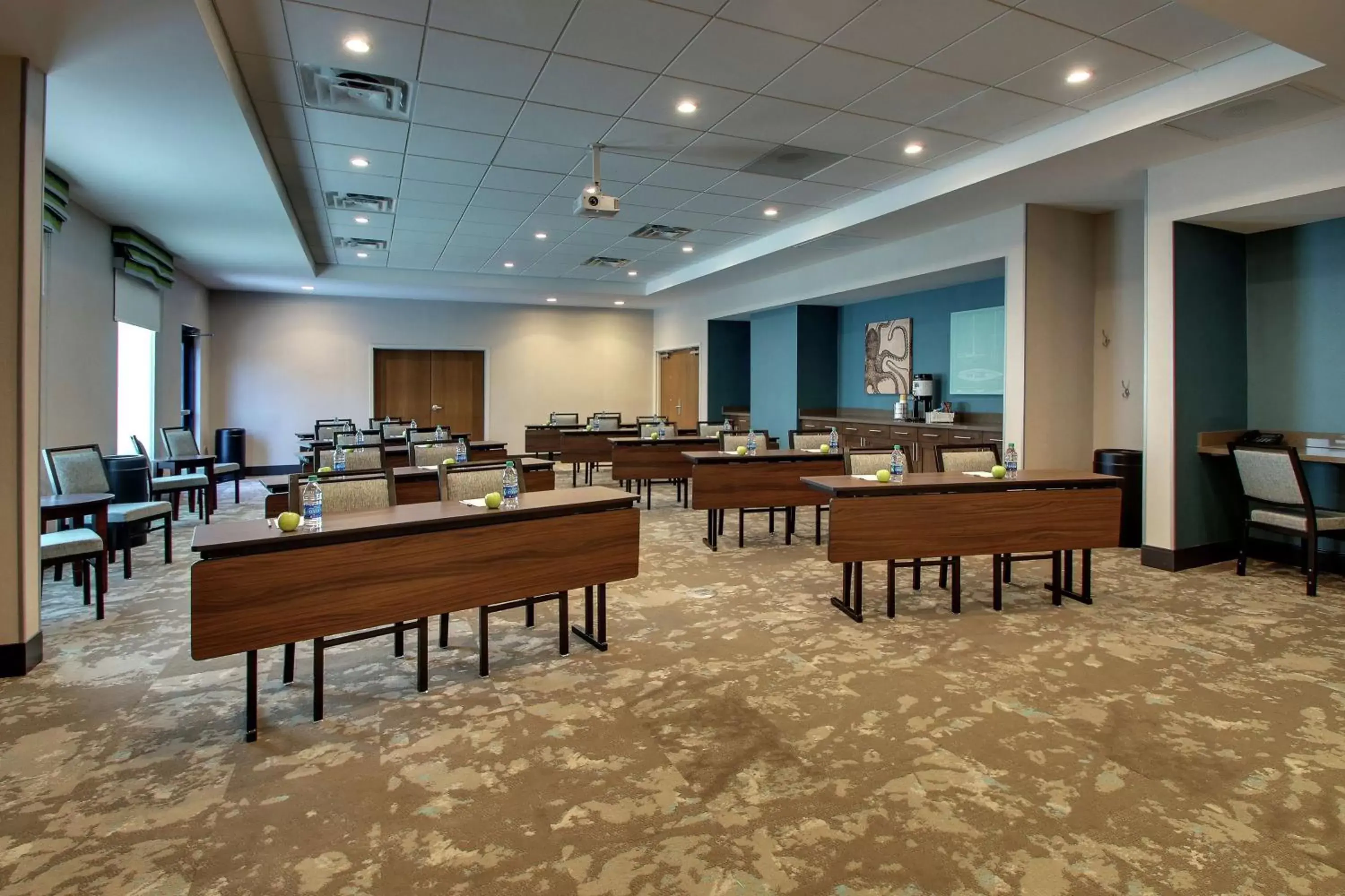 Meeting/conference room in Hampton Inn & Suites By Hilton Southport