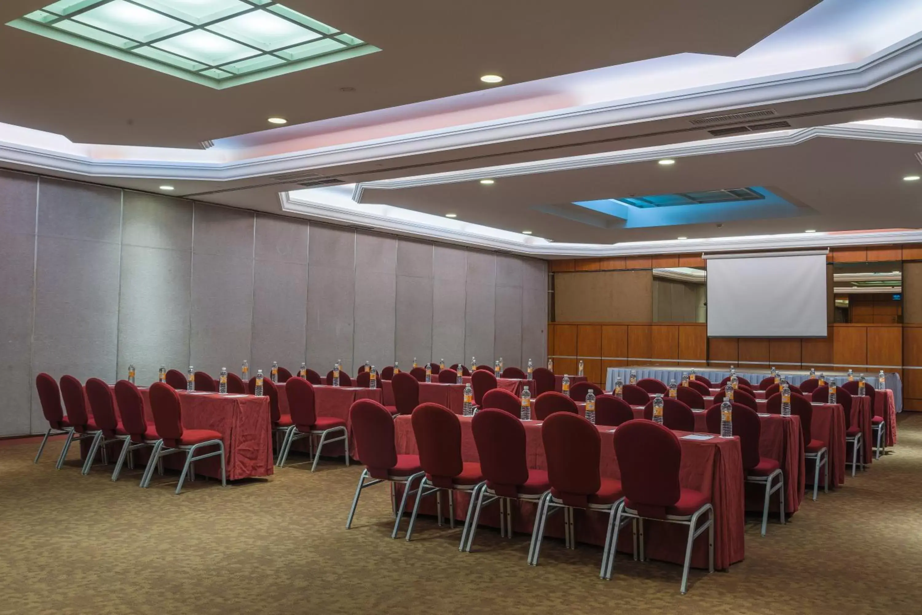 Meeting/conference room in Holiday Inn Guadalajara Expo Plaza del Sol, an IHG Hotel