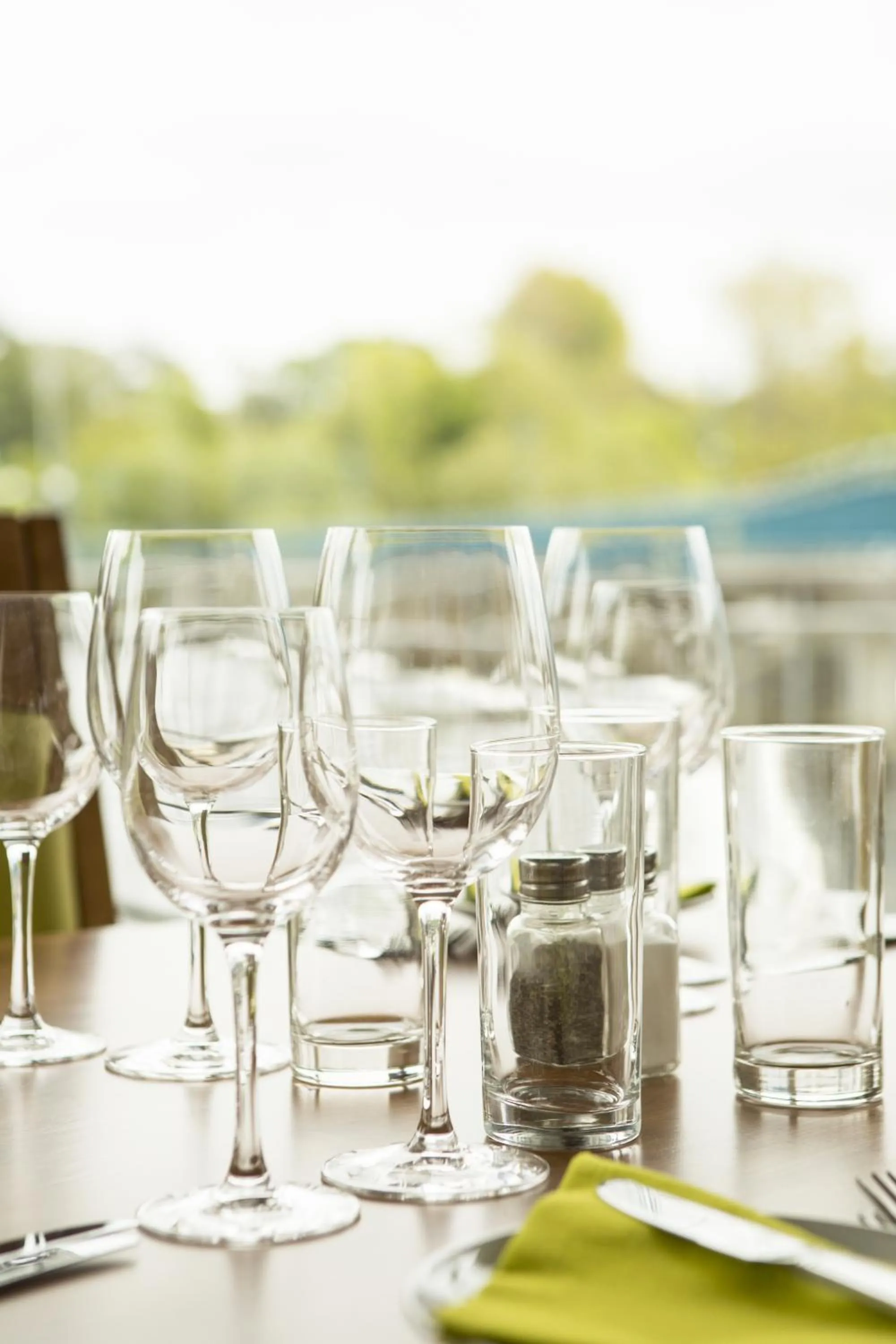 Restaurant/places to eat in Riverside Hotel