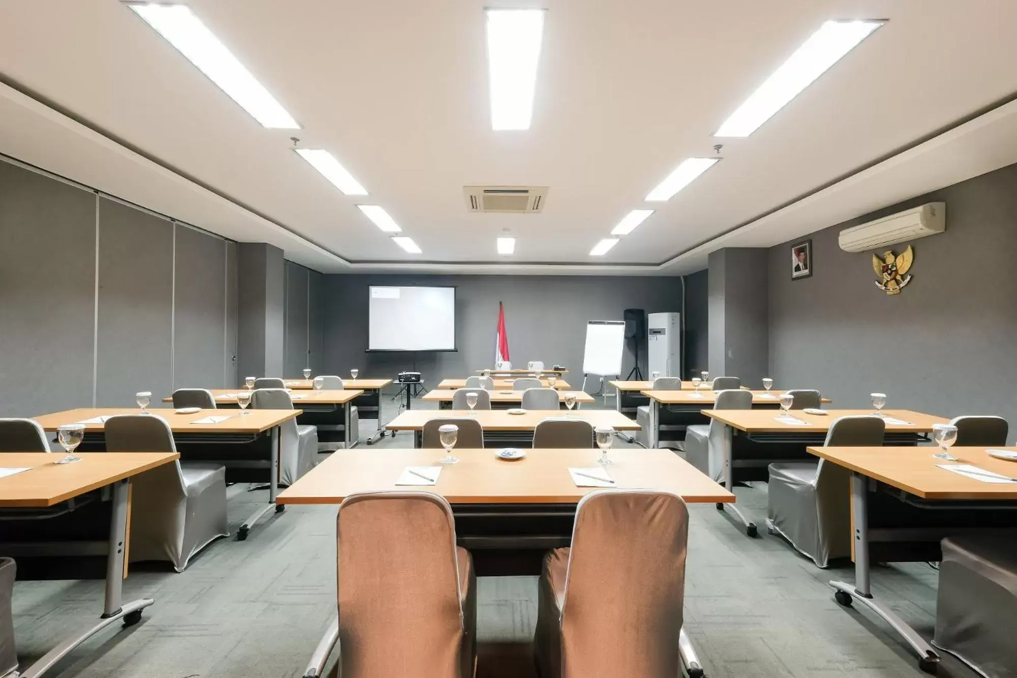 Meeting/conference room in Hotel 88 Mangga Besar 62 Lokasari By WH