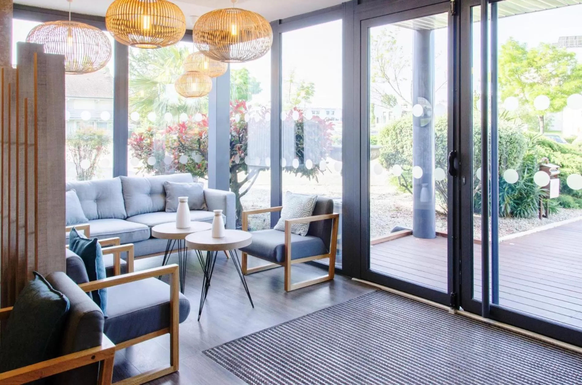 Living room in Contact Hôtel Le Provençal Bordeaux Lac