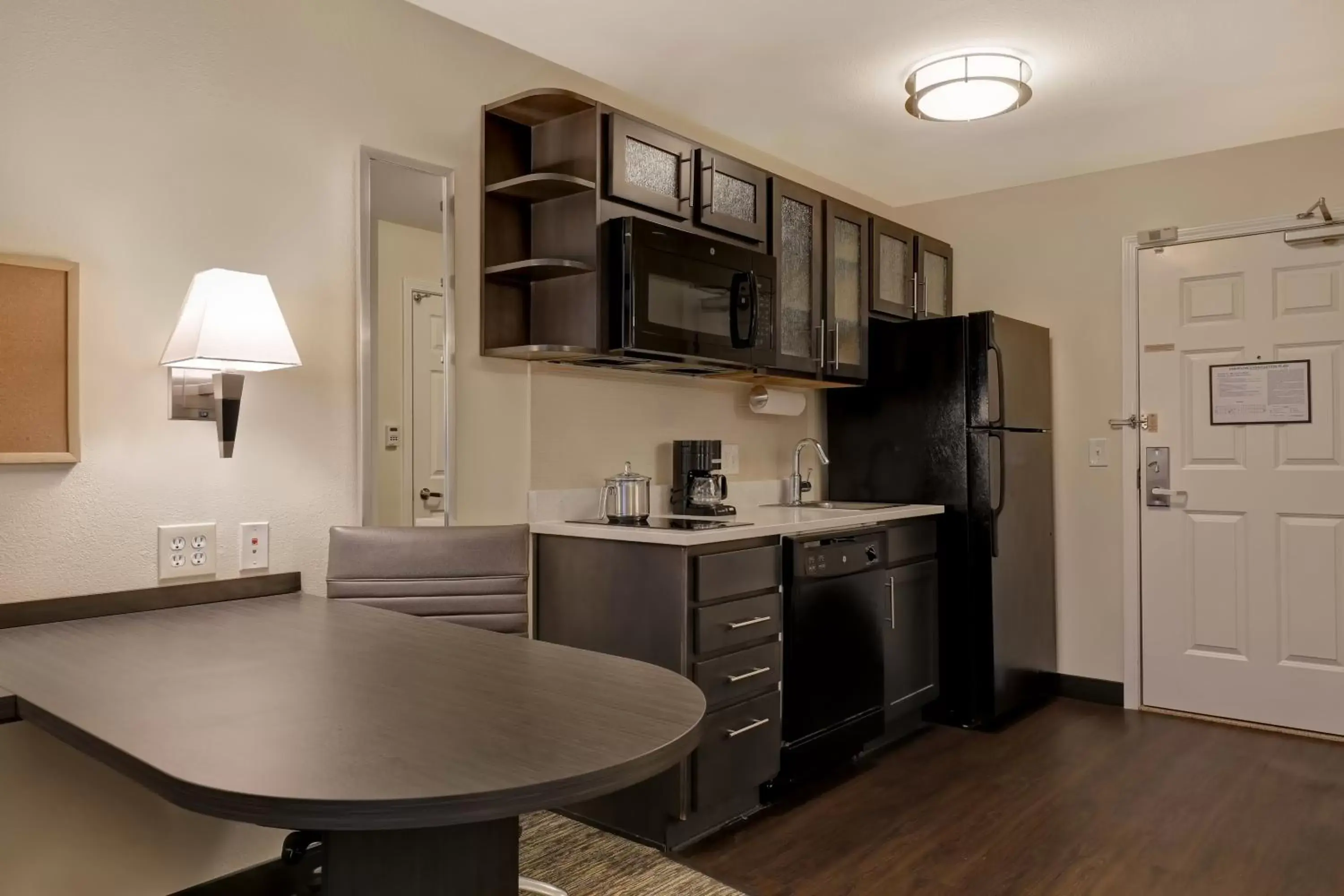 Bedroom, Kitchen/Kitchenette in Candlewood Suites Indianapolis - South, an IHG Hotel