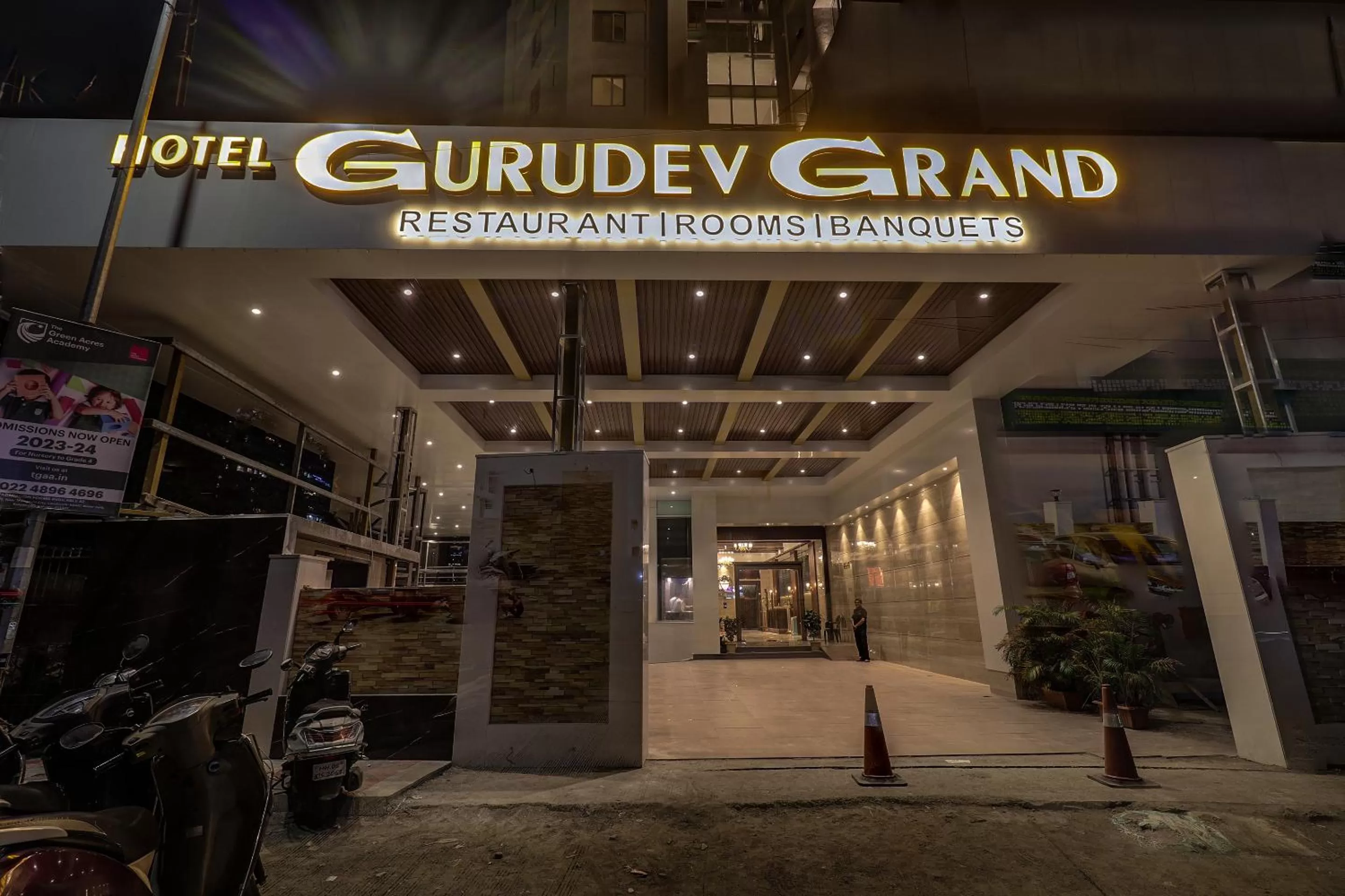 Facade/entrance in Hotel Gurudev Grand